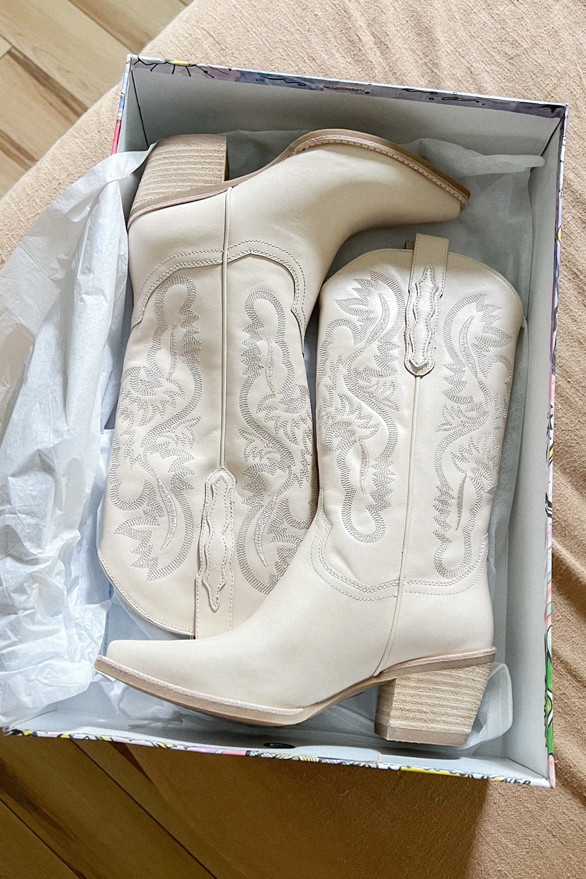 getting nashville ready
#nashville #nashvilleoutfits #nashvilleboots #cowboyboots #boots #nashbash #nash #nashoutfits #splurge 

#LTKFind #LTKtravel #LTKstyletip