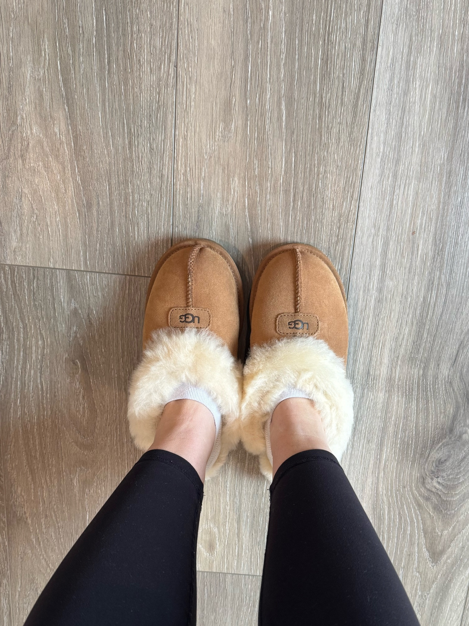 My UGG slippers ☺️



#LTKShoeCrush
