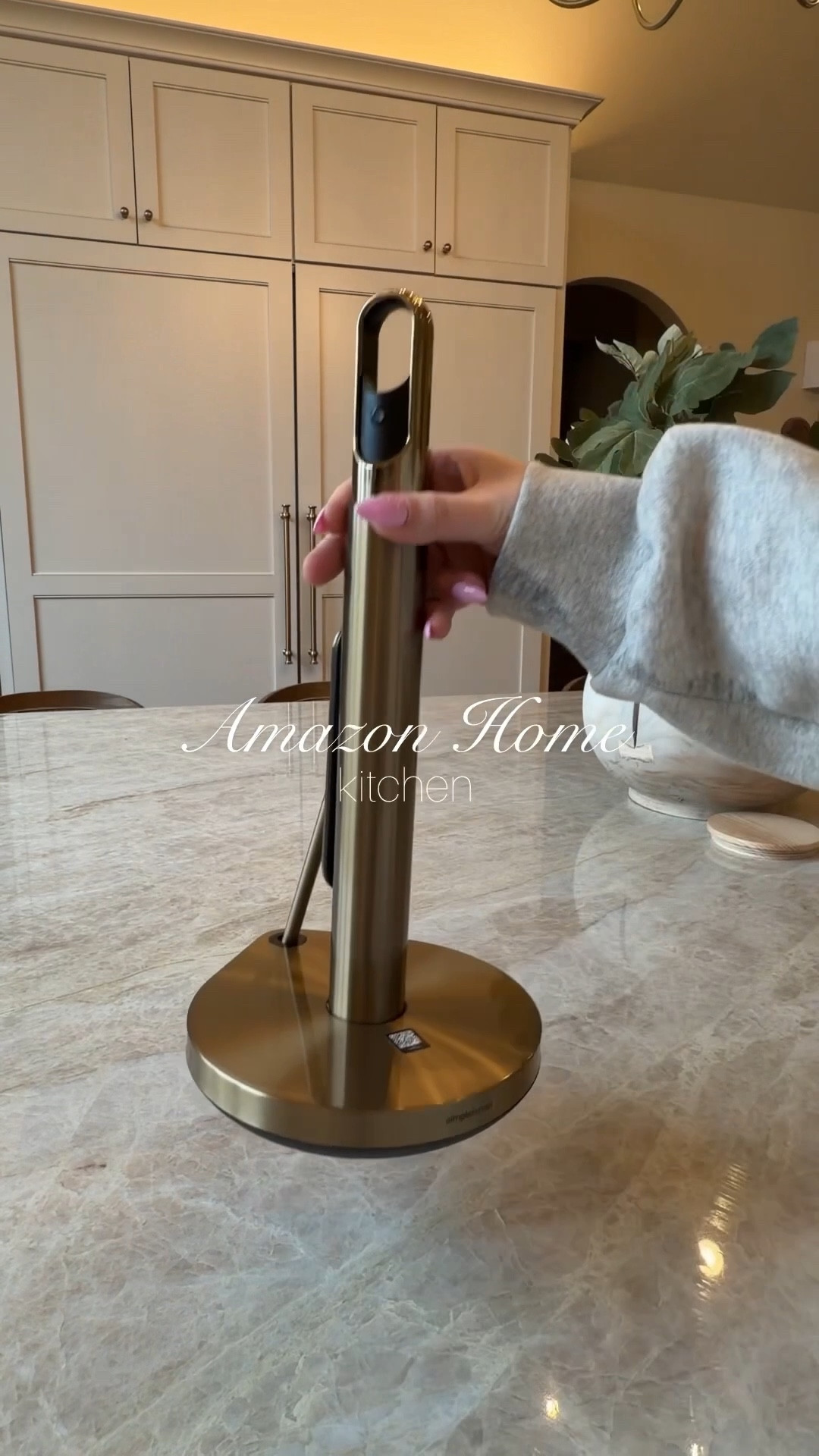 Amazon kitchen favorite 🤍 This all-in-one towel holder was definitely worth the splurge 

Comes in black, brass, silver & white 



#LTKHome