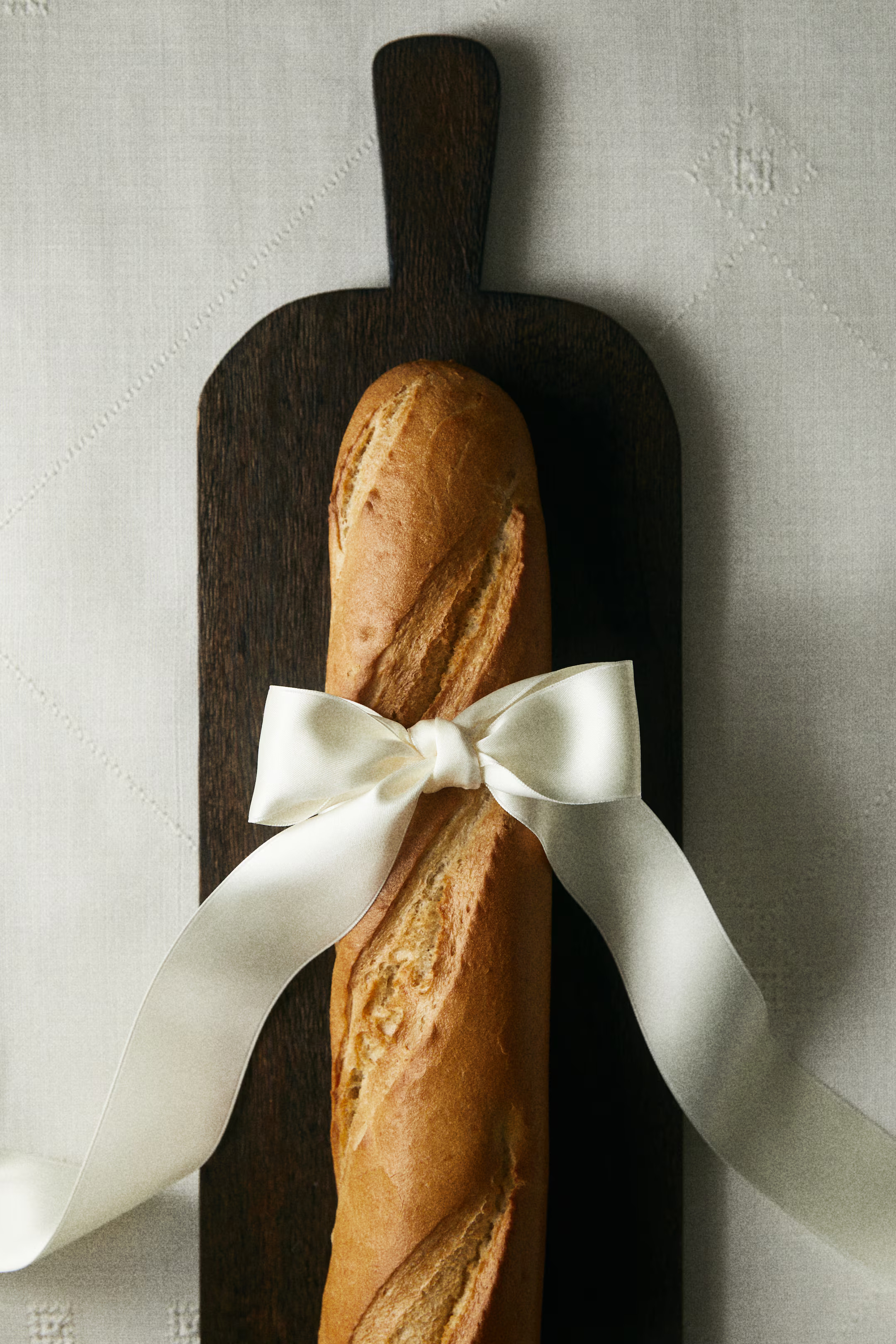 Long mango wood chopping board | H&M (UK, MY, IN, SG, PH, TW, HK)