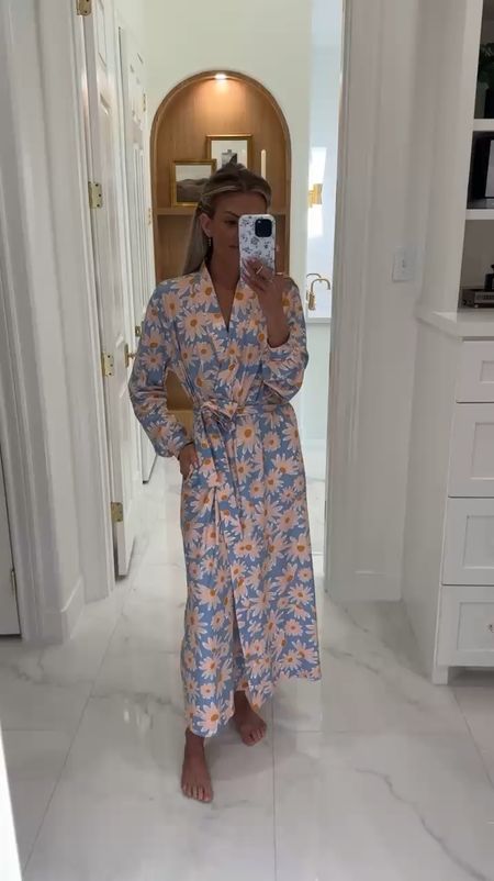 I’ve had this robe for years and love it so much. They don’t have this print anymore but they have SO many pretty prints! This would be the perfect Mother’s Day gift!

Gifts for her, Mother’s Day gift ideas, robe, loungewear 

#LTKGiftGuide #LTKFindsUnder100