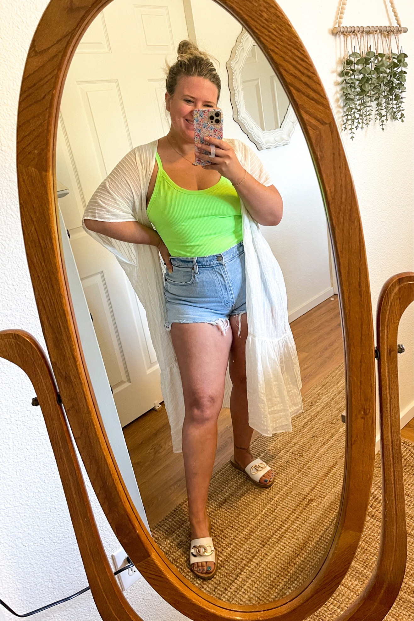 Neon dreams ✨
Bodysuit- Pink Lily MAY20 saves
Shorts- old Abercrombie 
Kimono- old Aerie
Shoes- Pink Lily

#LTKunder100 #LTKunder50 #LTKcurves