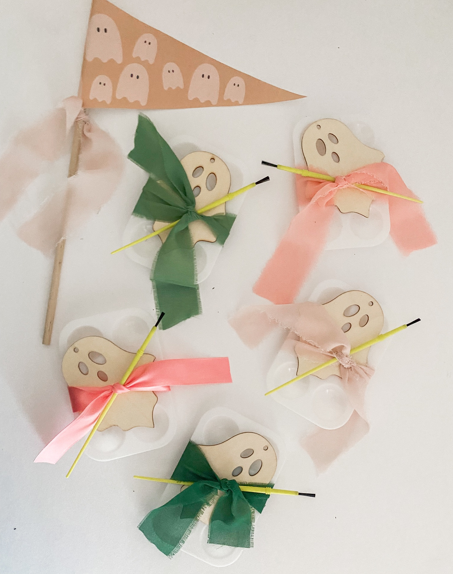 Halloween gifts for kids & classmates 
Halloween painting 
Halloween crafts 

#LTKHalloween #LTKkids #LTKSeasonal