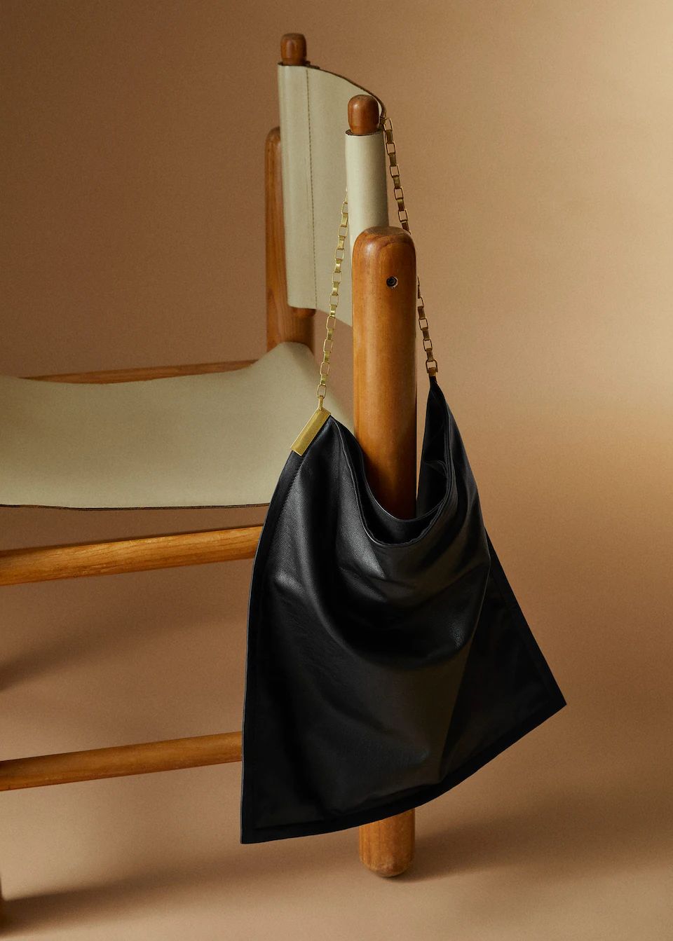 Chain leather bag | MANGO (US)