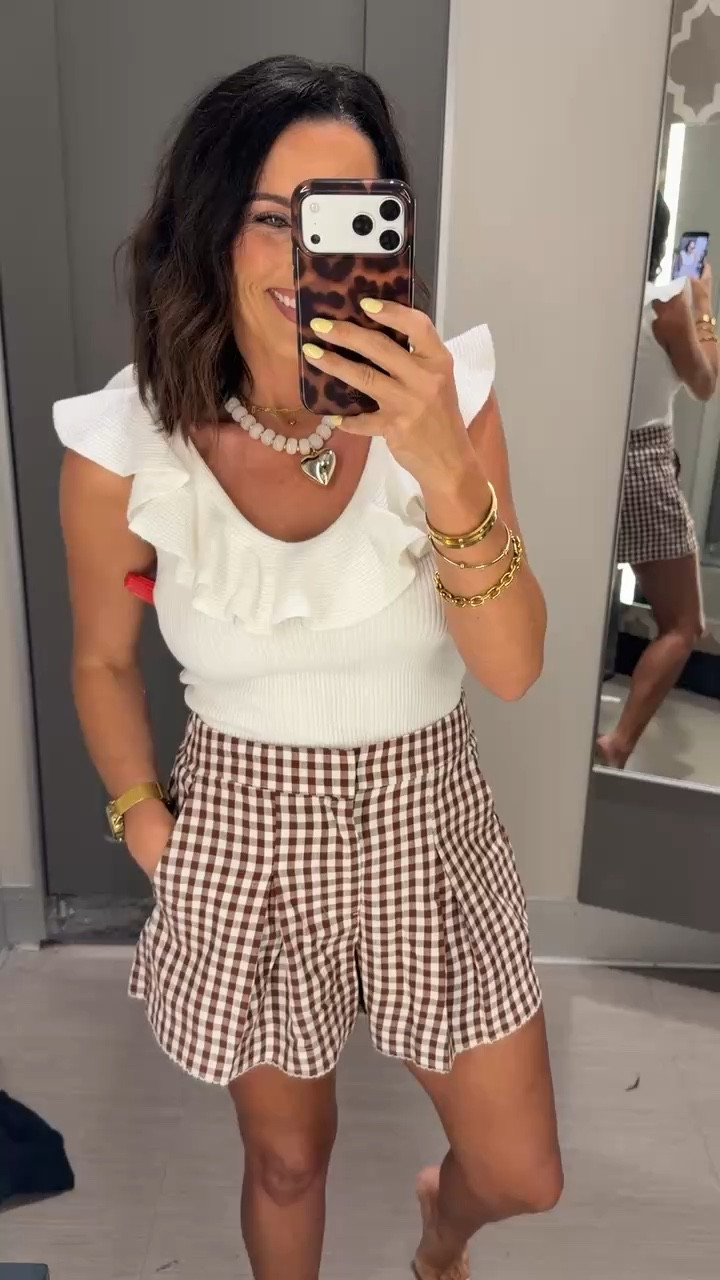 the cutest little target find 🤍 this ruffle top + gingham shorts combo is giving effortless but put together. perfect for spring days, brunch, or running errands but still looking cute. wearing size xs in both! everything is linked here🫶🏼

target outfit | spring outfit ideas | gingham shorts outfit | ruffle top outfit | casual cute outfits | affordable fashion

#targetstyle #targetfinds #ltkstyle #ltkfinds #springoutfits #affordablefashion #everydayoutfits #casualstyle #outfitinspo #momstyle