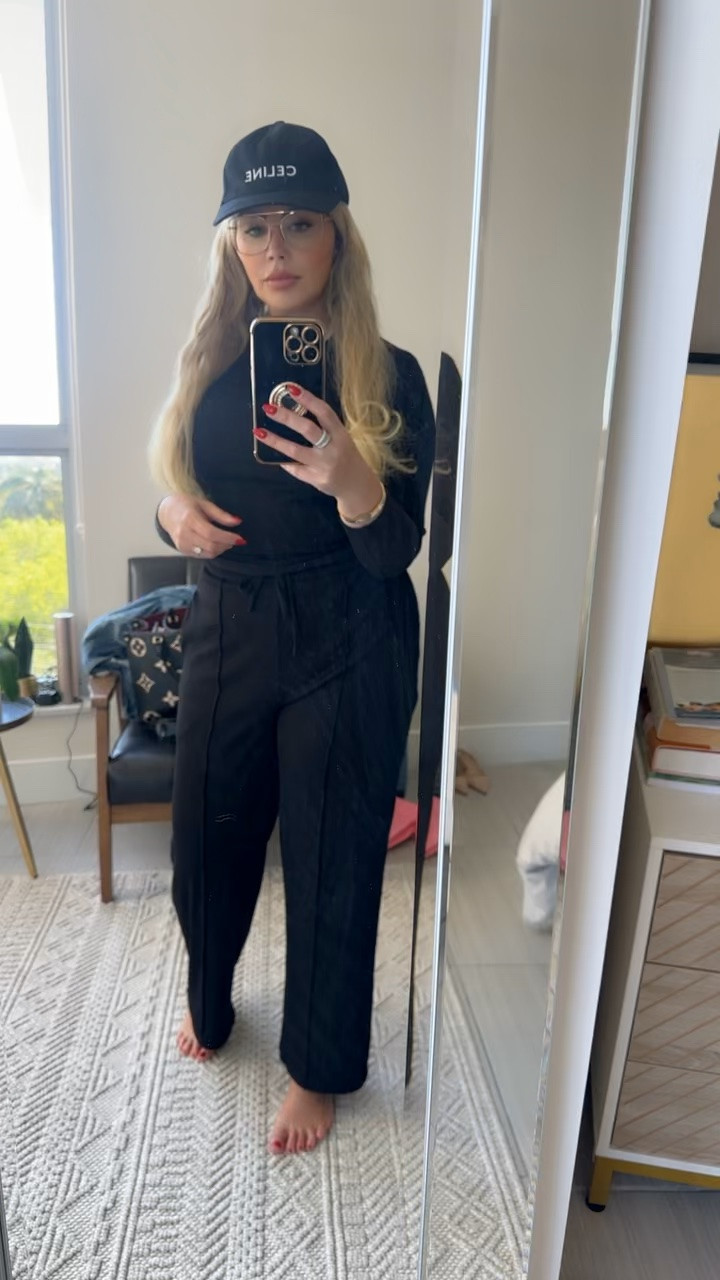 Outfit of the day #celine #amazonfashion #amazonfinds #amazontrends #ootd

#LTKgrwm #LTKootd #LTKOver40