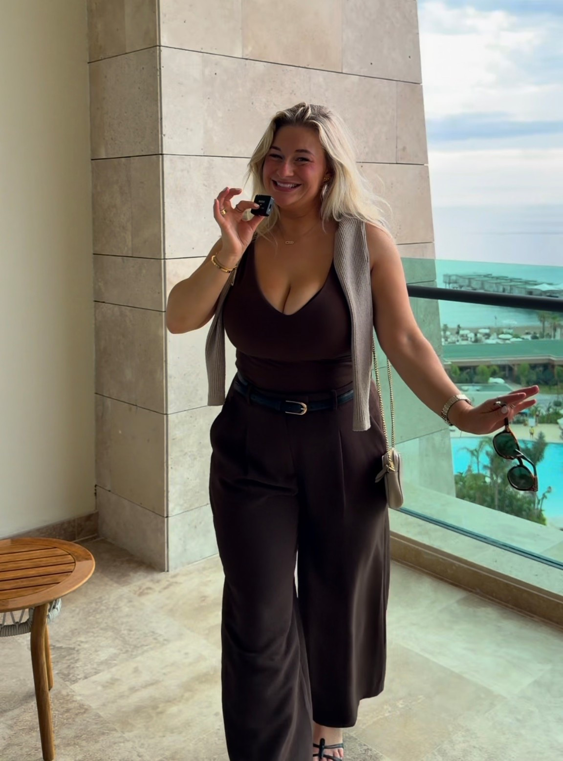 Wearing W32 in the trousers and size L in the top 🤎