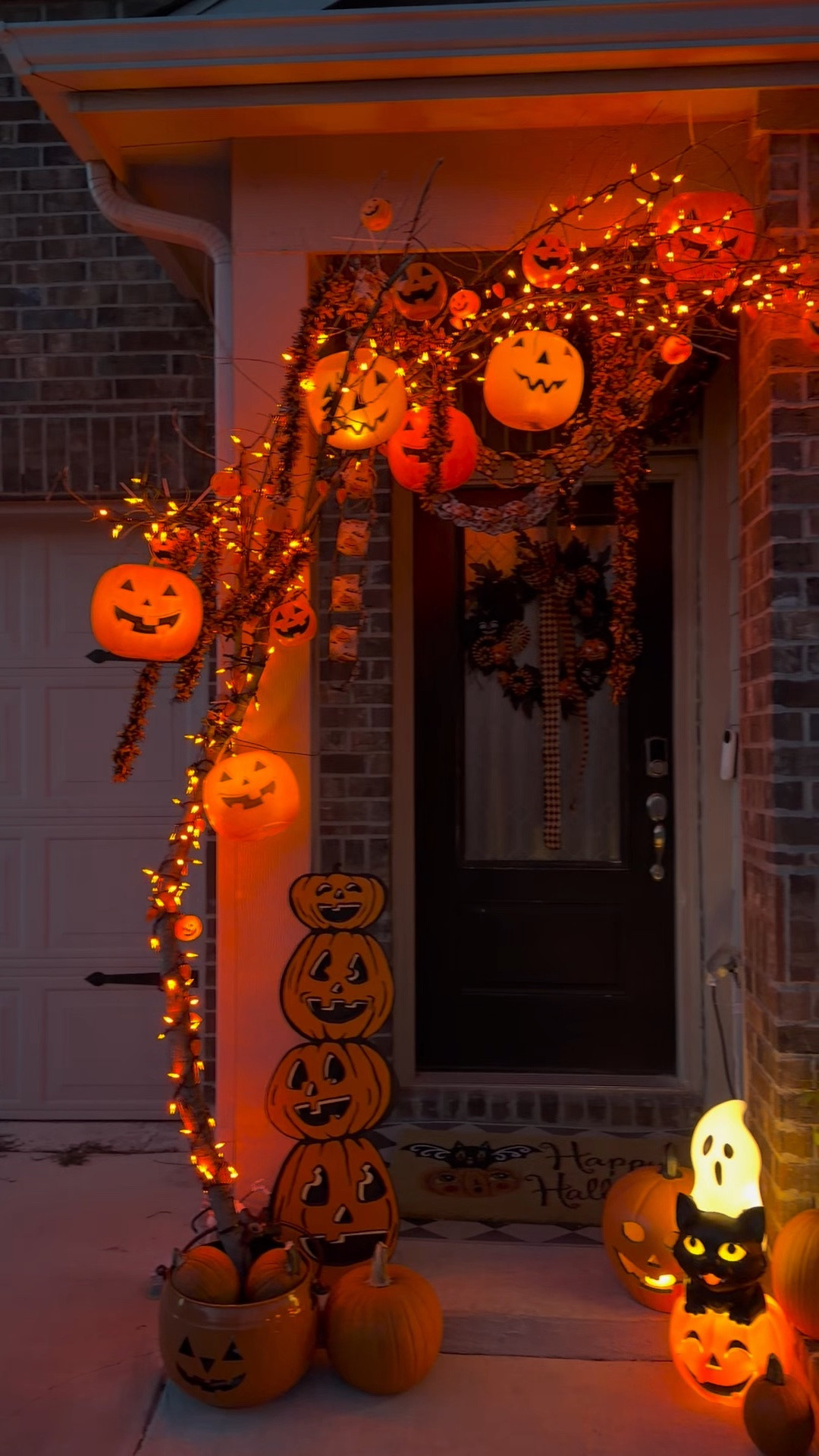 Halloween front porch

#LTKHome #LTKSeasonal