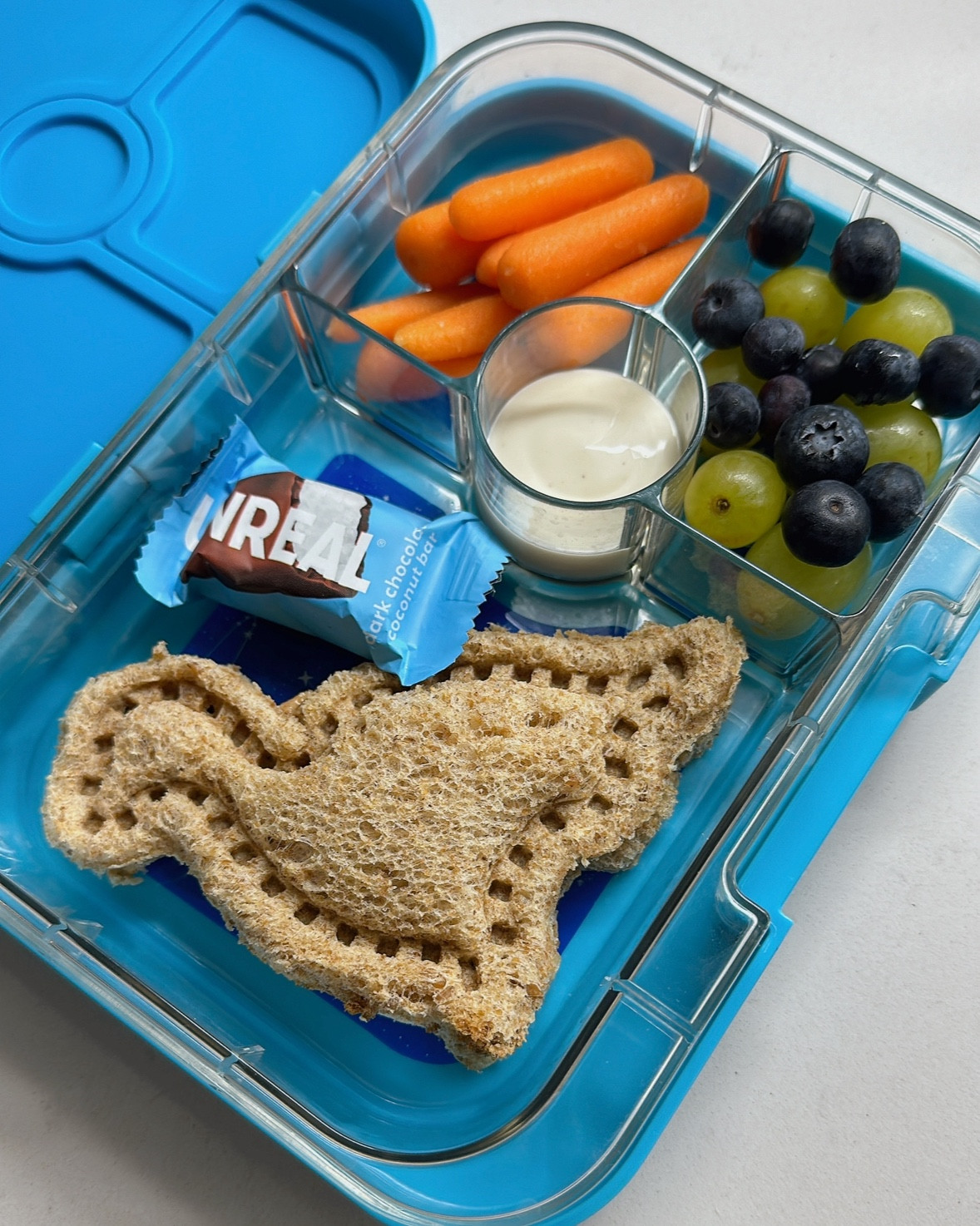 Toddler Lunch Idea: Granola Butter Sandwich, Carrots, Blueberries, Grapes & Ranch Dip

#toddlerlunch #lunchboxideas