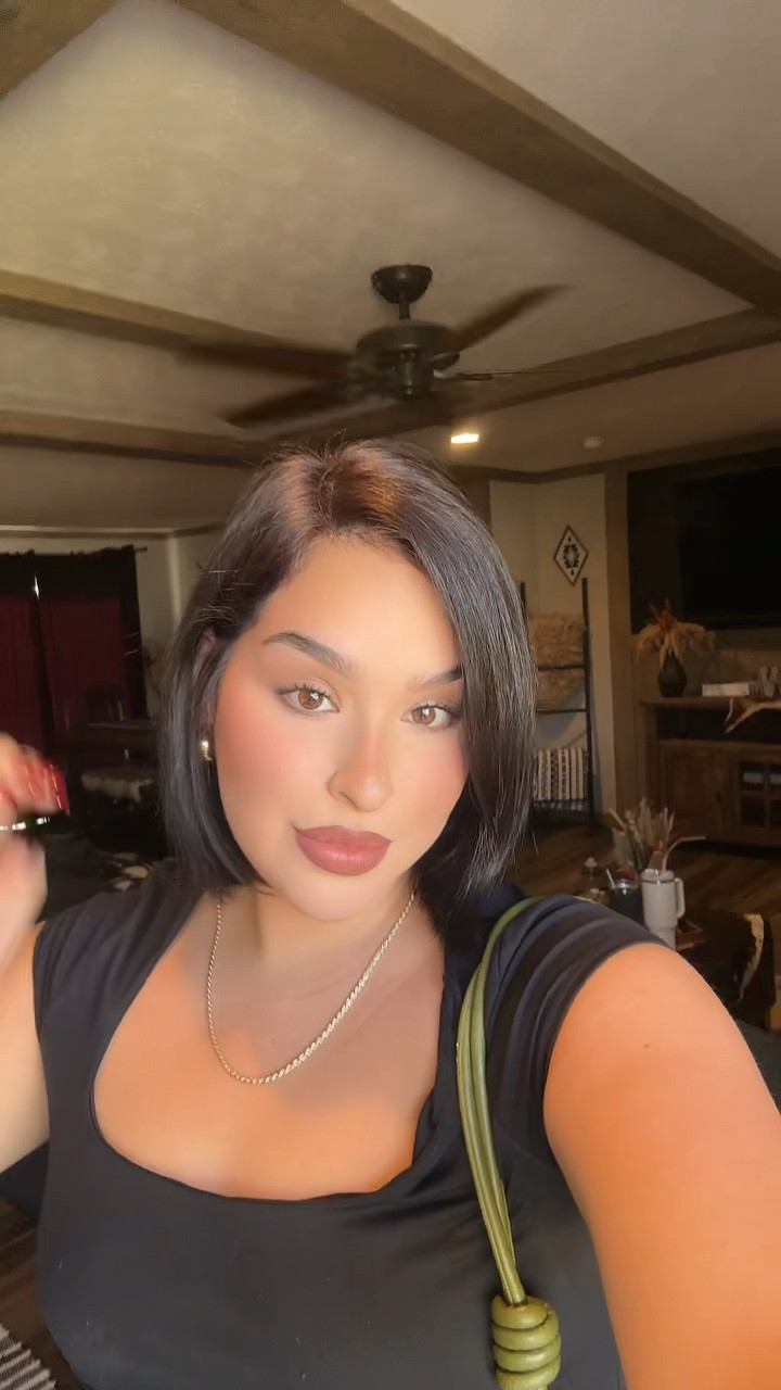 New hair who this 💇🏻‍♀️🎀💗 stuff in this video linked 🫶🏼 #fashion #makeup

#LTKStyleTip #LTKVideo #LTKU