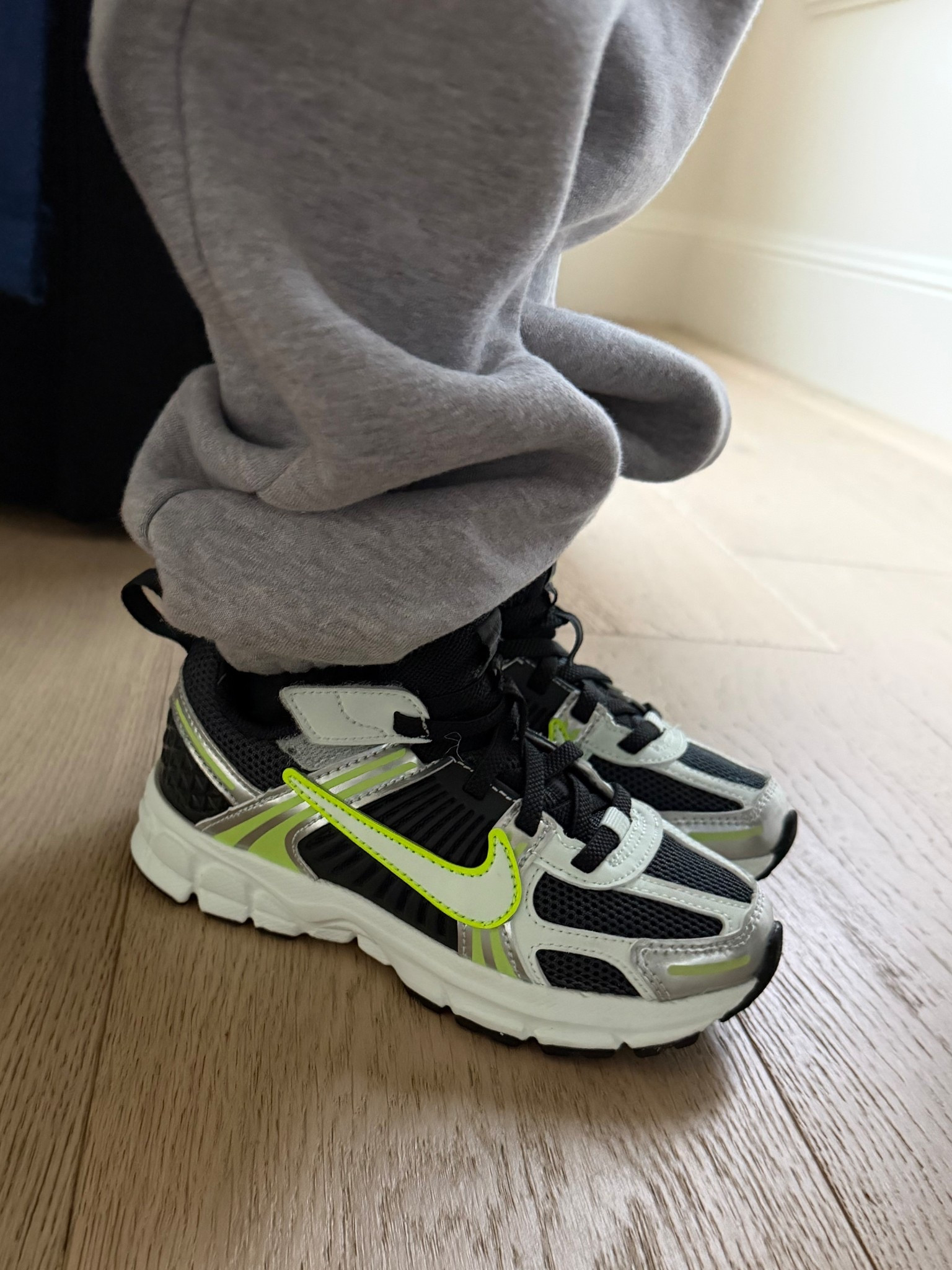 Kids spring sneakers 