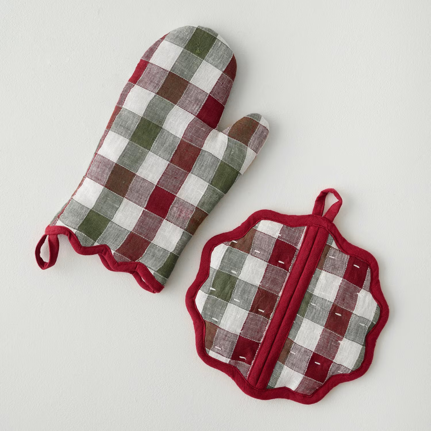 Holiday Gingham Oven Mitt + Pot Holder Set | Magnolia