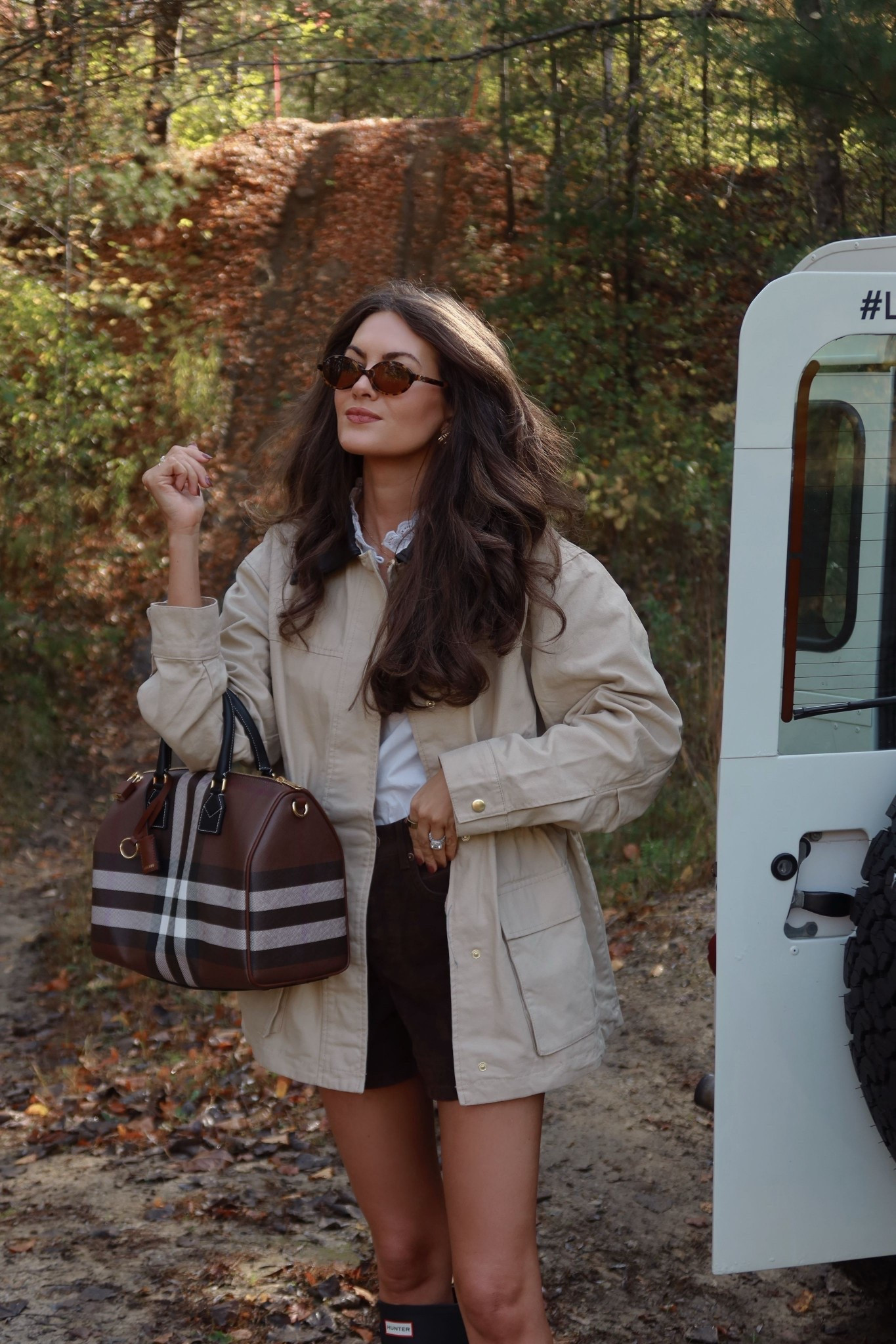 Fall outfit 🍁🤎 

Burberry handbag, barn jacket, suede shorts, Miu Miu sunglasses 


#LTKSeasonal #LTKFindsUnder100 #LTKStyleTip