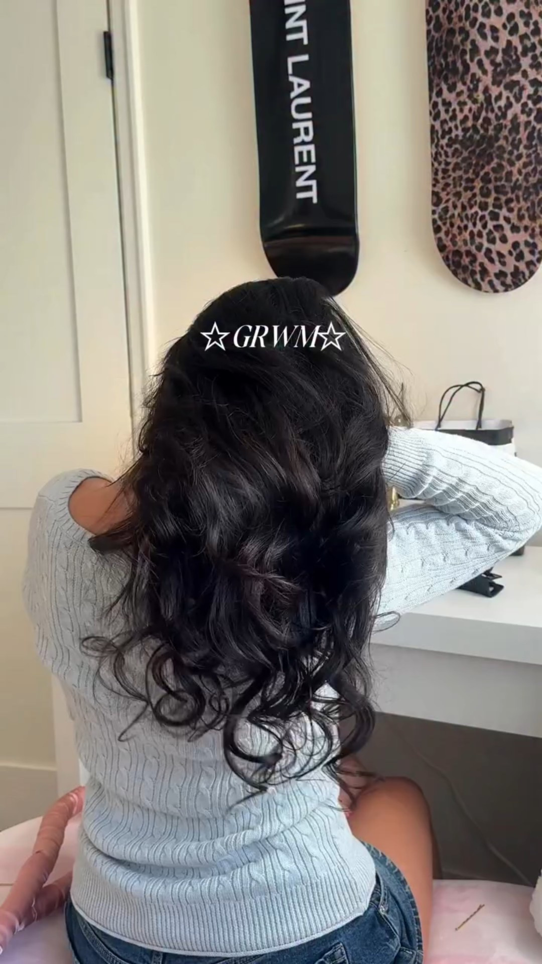 all the fall vibes morning routine little vlog⭐️🖤✨

I just love doing fall things so much!! Today included HomeSense, I got a cute little pumpkin candle⭐️🎃

Tags: Heatless curls, rhode jelly bean lip peptide and glazing milk, home goods and home sense fall shopping, fall outfit inspo 
#fallmorningroutine #fallaesthetic #autumnaesthetic #fallshopping #heatlesscurls