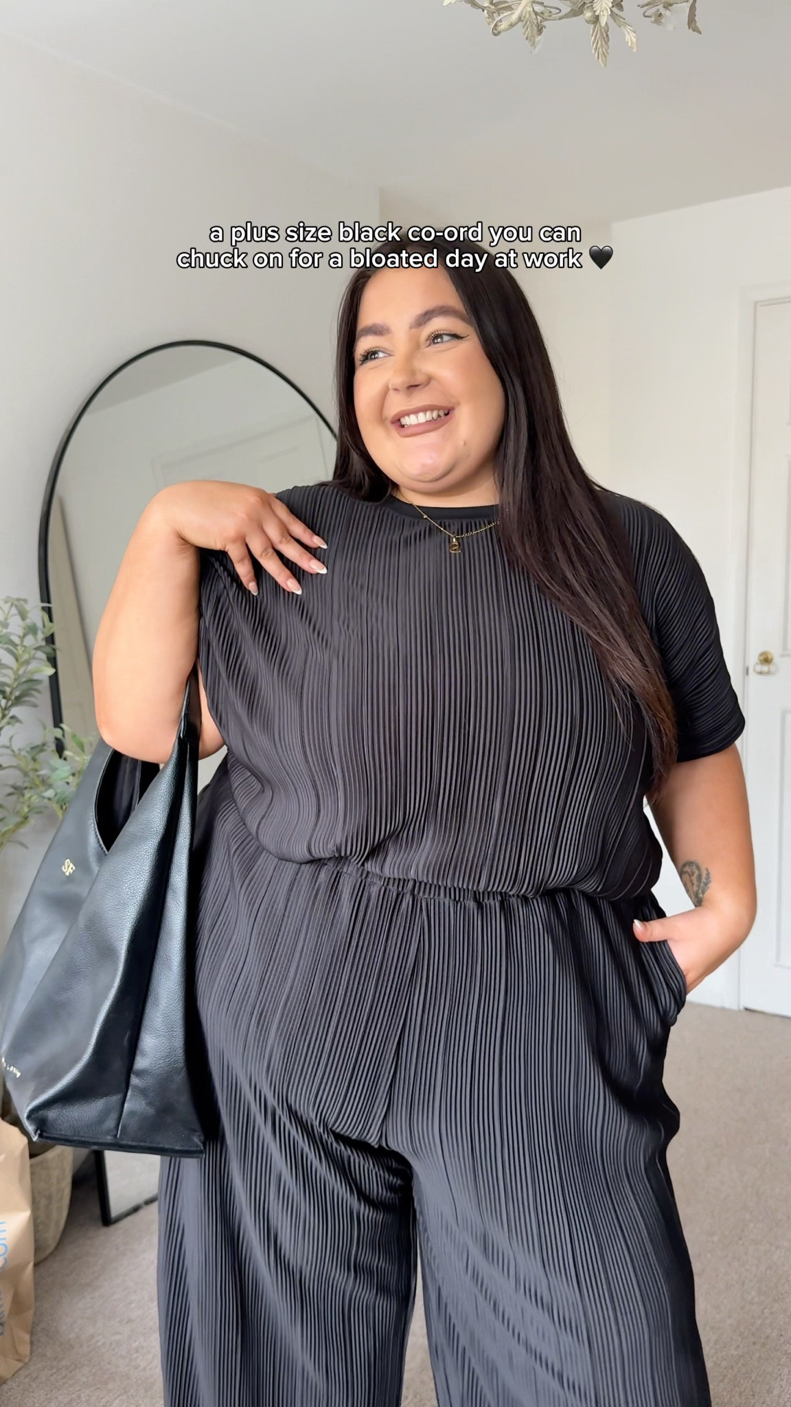 we love an easy chuck on and go outfit here 🖤

#LTKcurves #LTKmidsize #LTKplussize