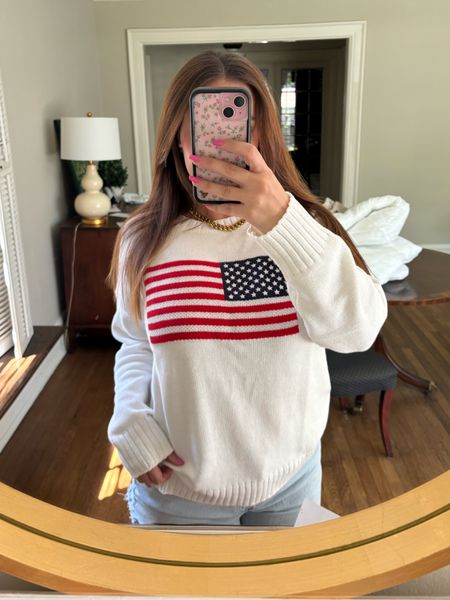 Flag sweater from Target!! I’m so so impressed by it, a non-scratchy fabric that’s breathable and perfect for a cool summer night🇺🇸