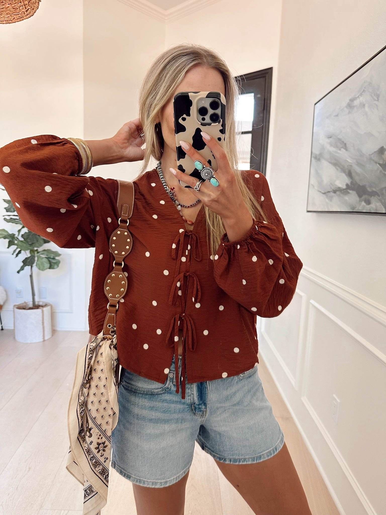 You’re joking with this top, right? I am absolutely floored that this is target and not from Anthro.😍😍

There’s a target circle bonus going on right now where you can save $15 when you spend $60 on clothing❣️￼

Wearing size small (my tts) in the top and size 4 (tts) in the shorts.



#LTKmomlife #LTKootd #LTKdayinmylife