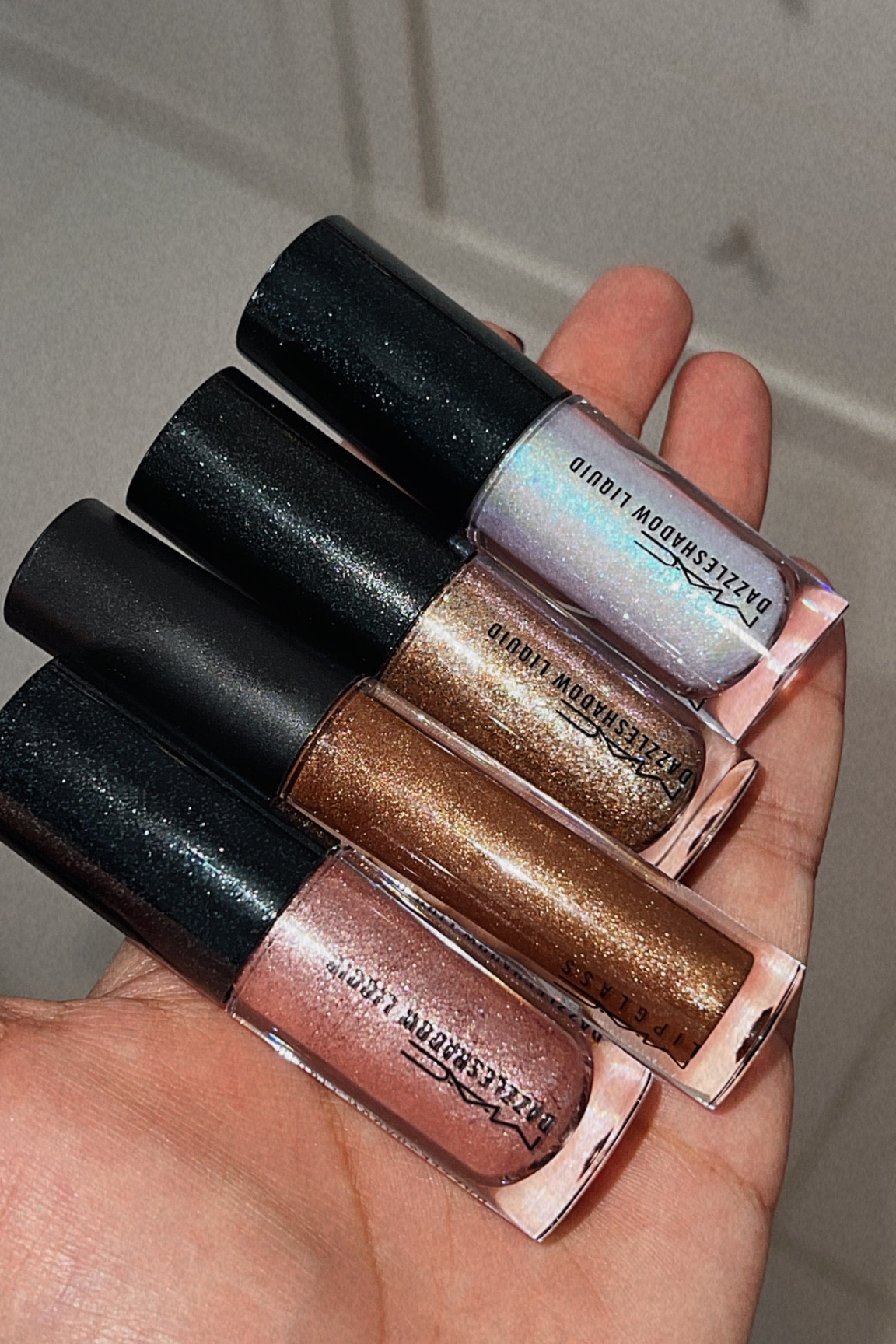 Never too much sparkle ✨ 


Fall makeup trends holiday Christmas thanksgiving eye makeup

#LTKHoliday #LTKbeauty #LTKstyletip