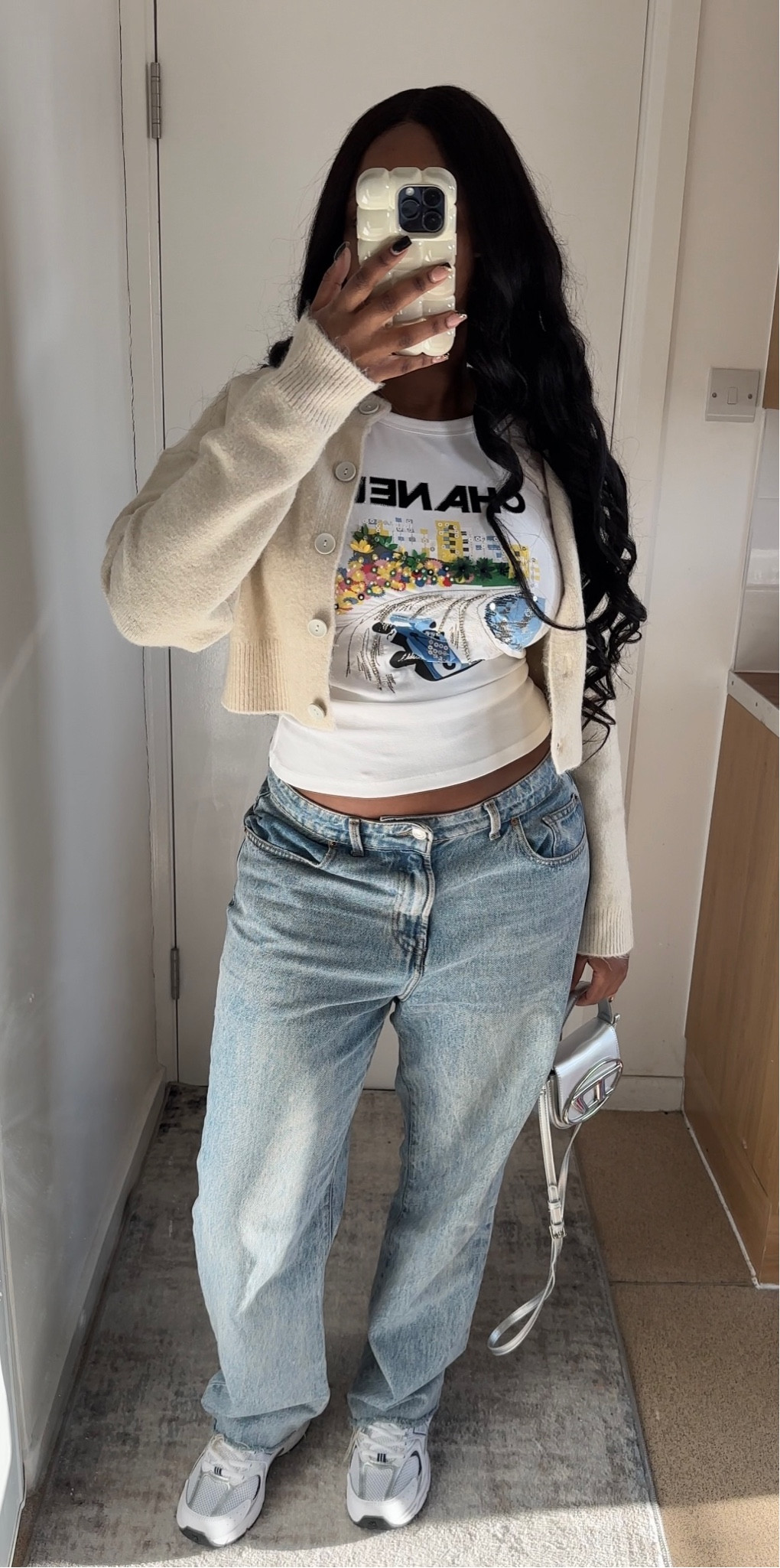 top colour option: #10
bag colour option: #15 12.5cm
shoe colour option: Item 1
jeans are from Primark, I couldn’t link them so I’ve linked some similar ones 

#LTKSeasonal #LTKitbag #LTKstyletip