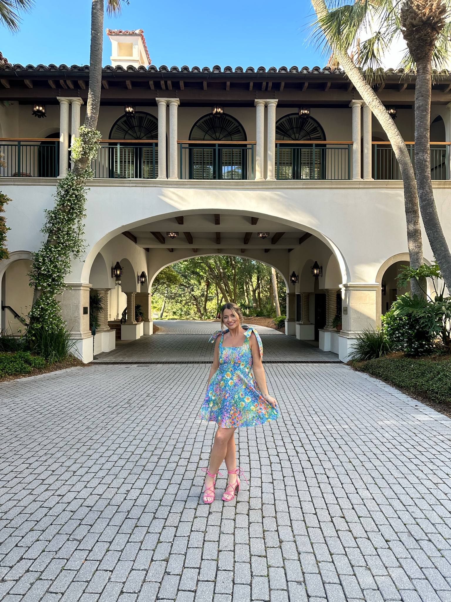 The perfect vacation dress! I love the beautiful colors in this dress! It flows so well and the length is perfect! #beach #summer #summerdress #seaisland #minidress #showmeyourmumu #target #dress #vacation #vacationdress

#LTKSeasonal #LTKtravel #LTKbeauty