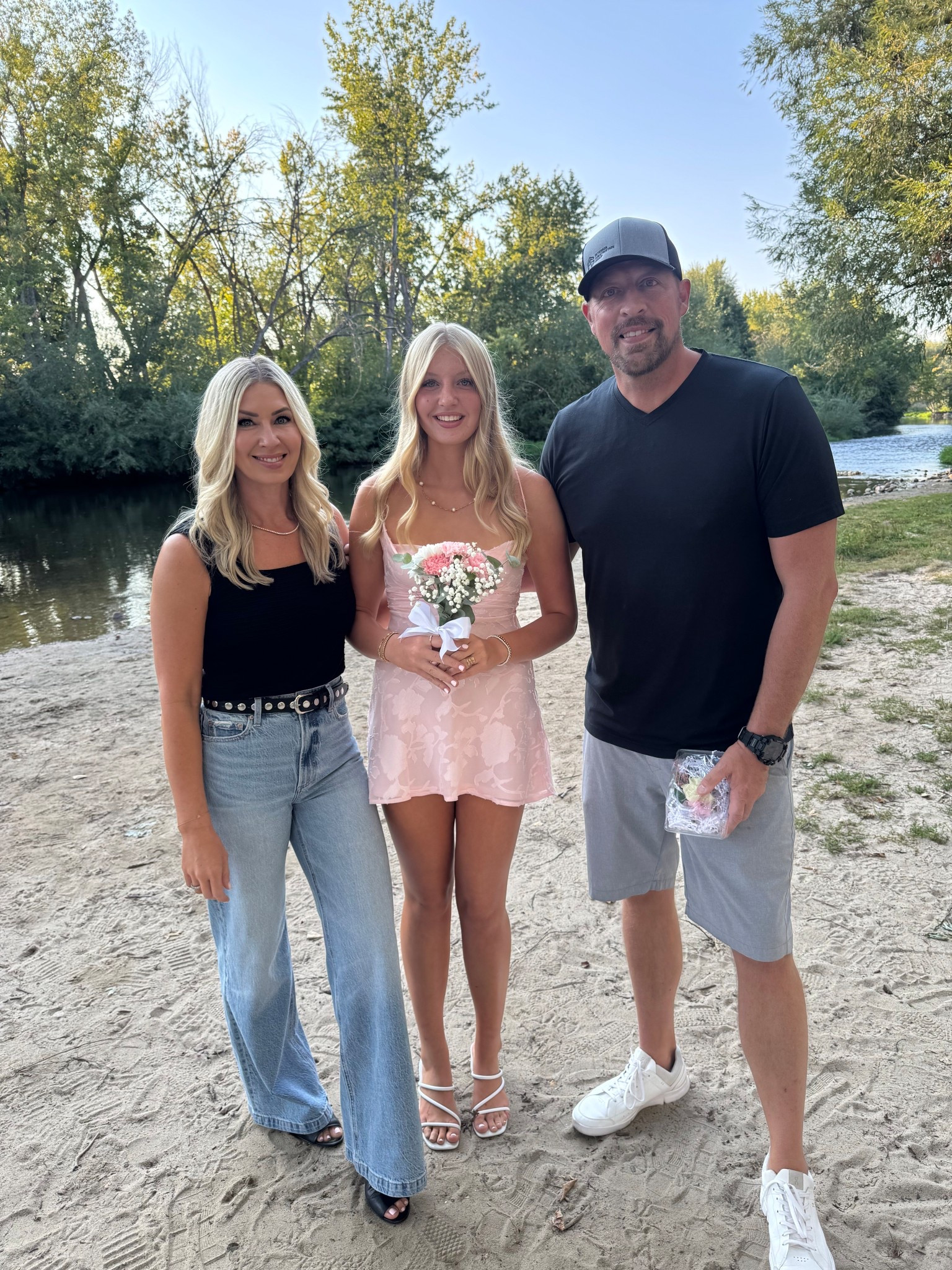 High waisted jeans that fit amazing!!! Im 5’7 and do need heels with them 
Pistola
Amazon tank 


#LTKTall #LTKStyleTip #LTKFindsUnder50