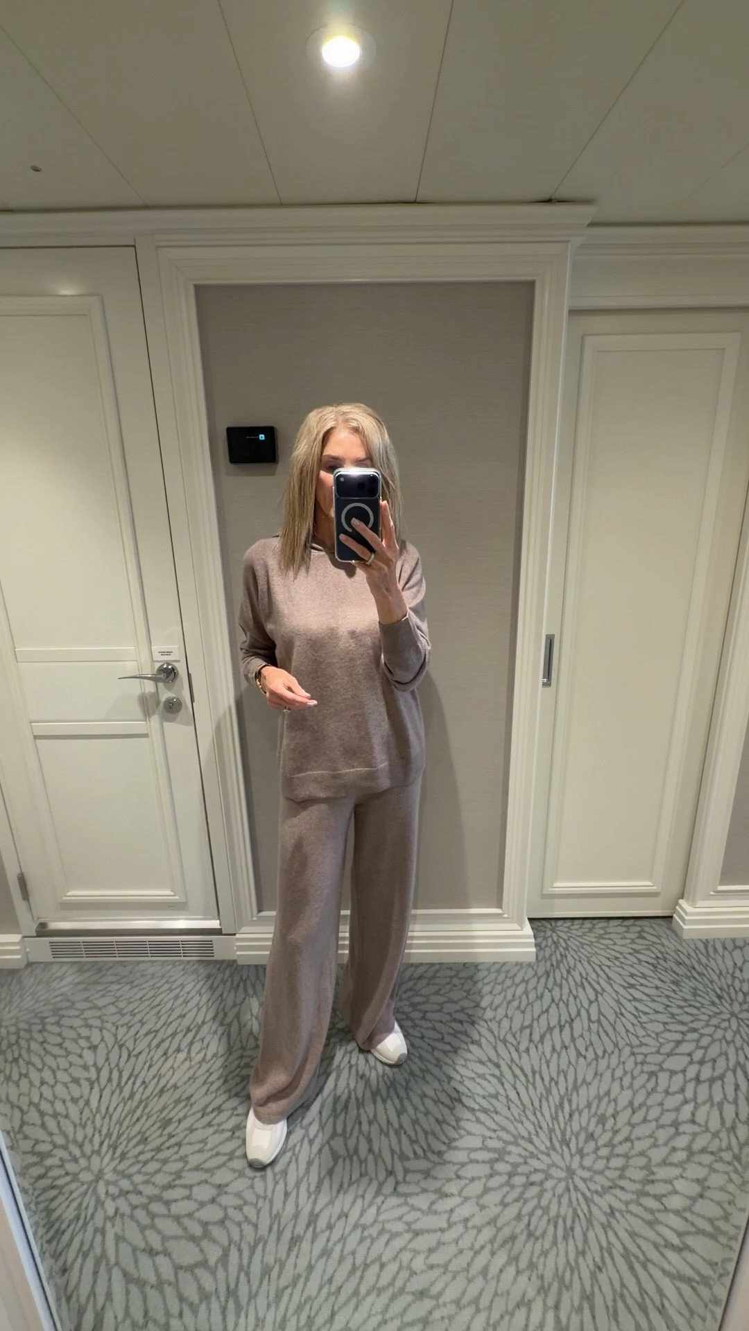 The comfiest set. Cashmere. 
Wearing size S top & bottom