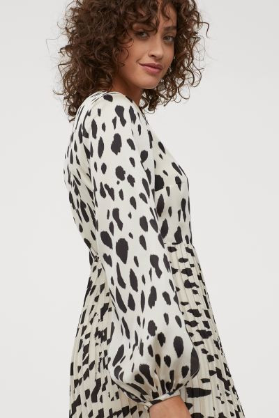 Calf-length dress in satin. Wrapover V-neck at front, narrow ties at one side, and long balloon s... | H&M (US + CA)