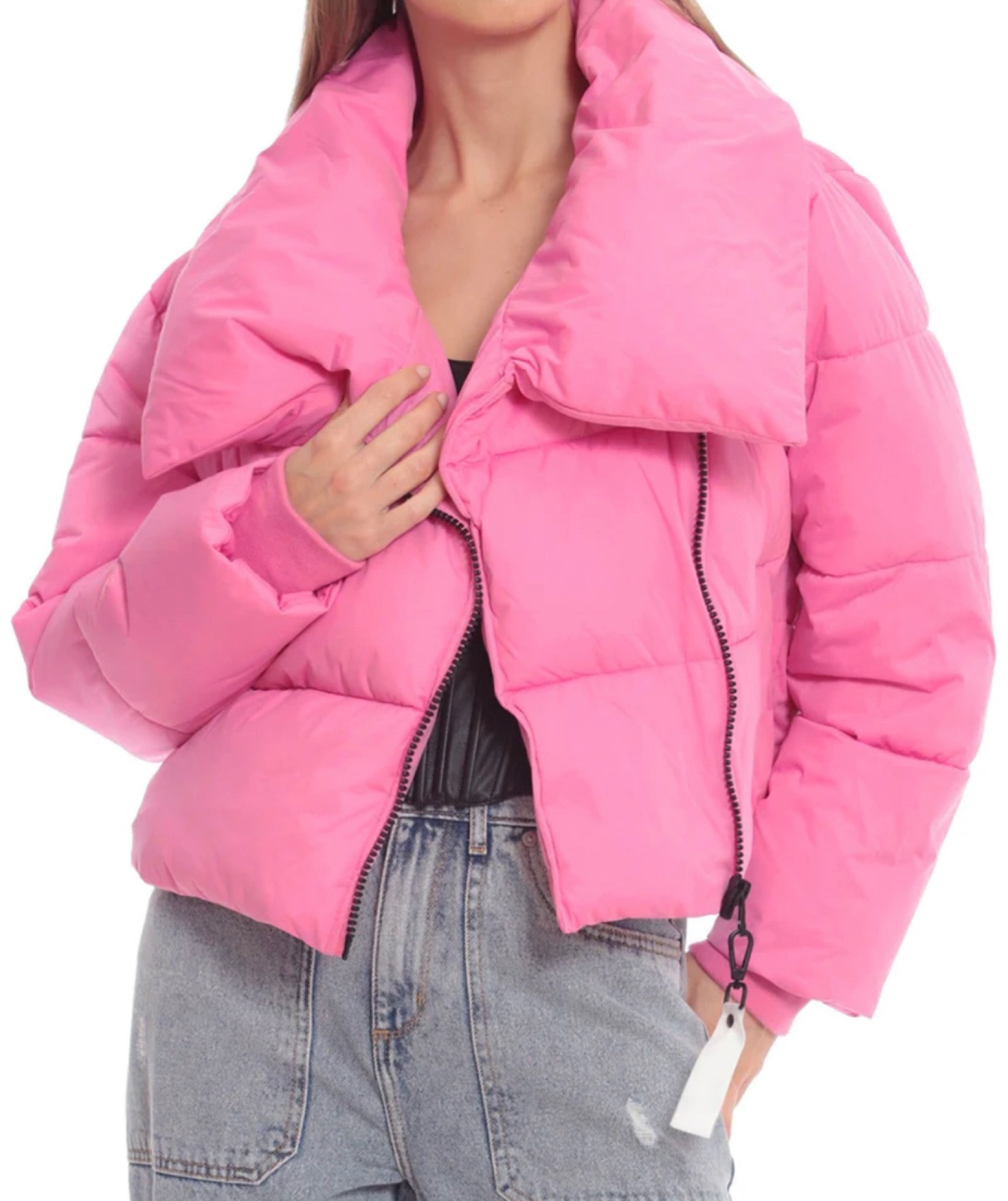 #pink #puffer #cropjacket #pinkpuff #pinkpufferjacket #pinkeinterjacket #pinkcoat #pinkpuffercoat #coldweather #pinkcropjacket #flattering #envelopejacket 

#LTKGiftGuide #LTKSeasonal