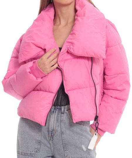 #pink #puffer #cropjacket #pinkpuff #pinkpufferjacket #pinkeinterjacket #pinkcoat #pinkpuffercoat #coldweather #pinkcropjacket #flattering #envelopejacket 

#LTKGiftGuide #LTKSeasonal