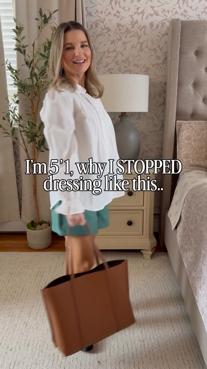 Comment PETITE for a 🔗! 💚 🤍 

#petitestyling #petitestyle #outfitinspo #ootd #whattowear grwm outfitinspo prespring spring outfit petite friendly accessories
