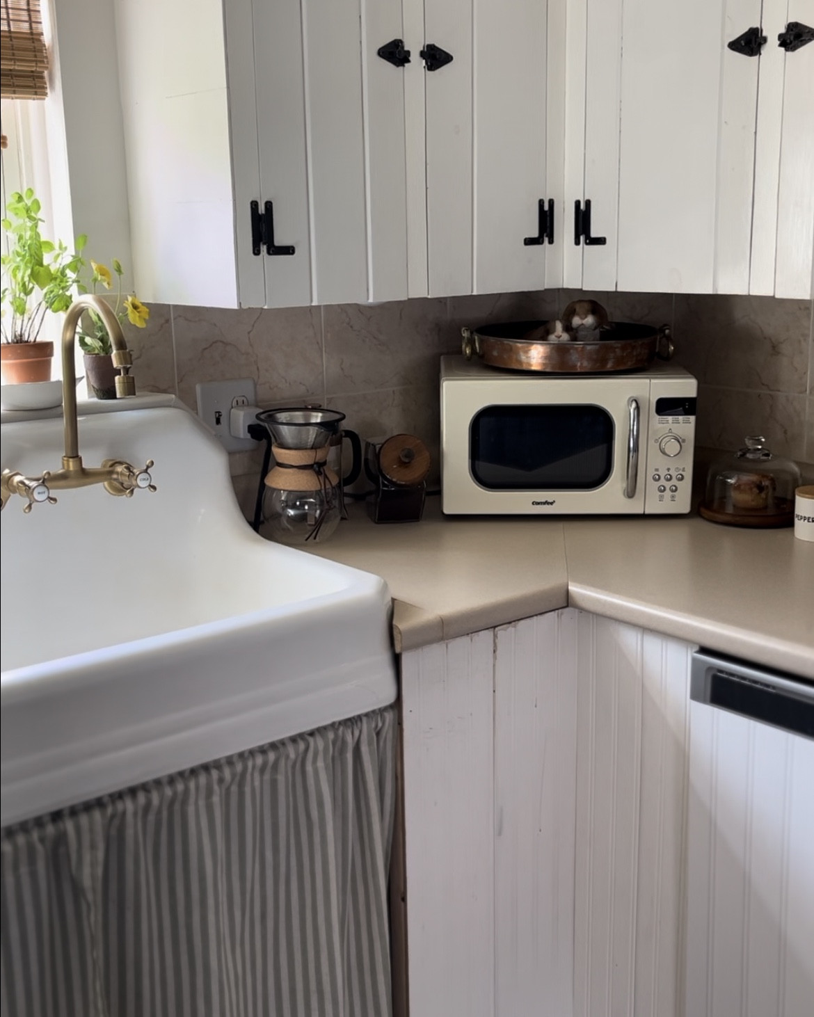 The cutest, cozy cottage style microwave!! 

#LTKHome