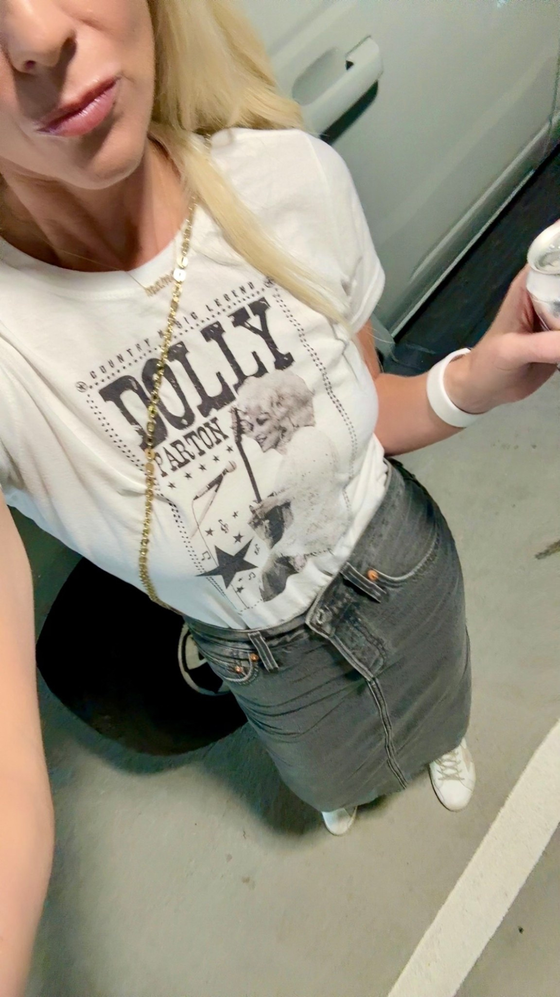 Dolly tee & Levi’s midi skirt for a casual day date with the Hubbs. The tee is super long on me, I have it tucked into my skirt and it’s down past my ass, so keep that in mind.

Wearing XS tee 24 skirt.

#LTKStyleTip