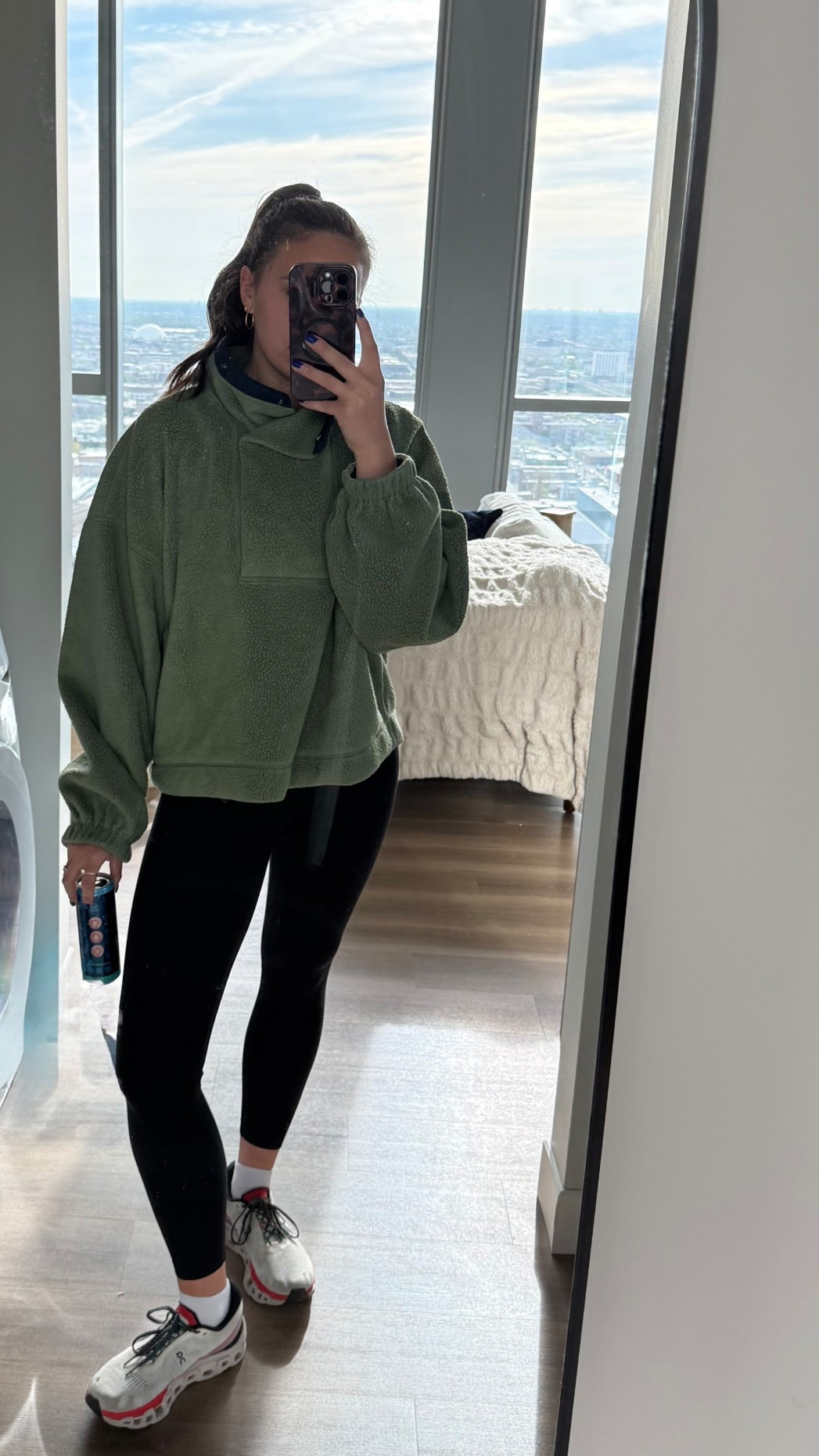 Basic but comfortable and warm on transitional spring days 
Jacket/shoes: @Freepeople 
Leggings: @lululemon