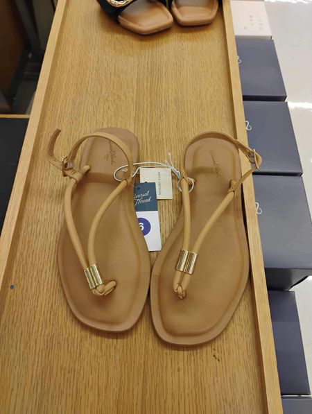 The perfect sandals for spring/summer
Only $25