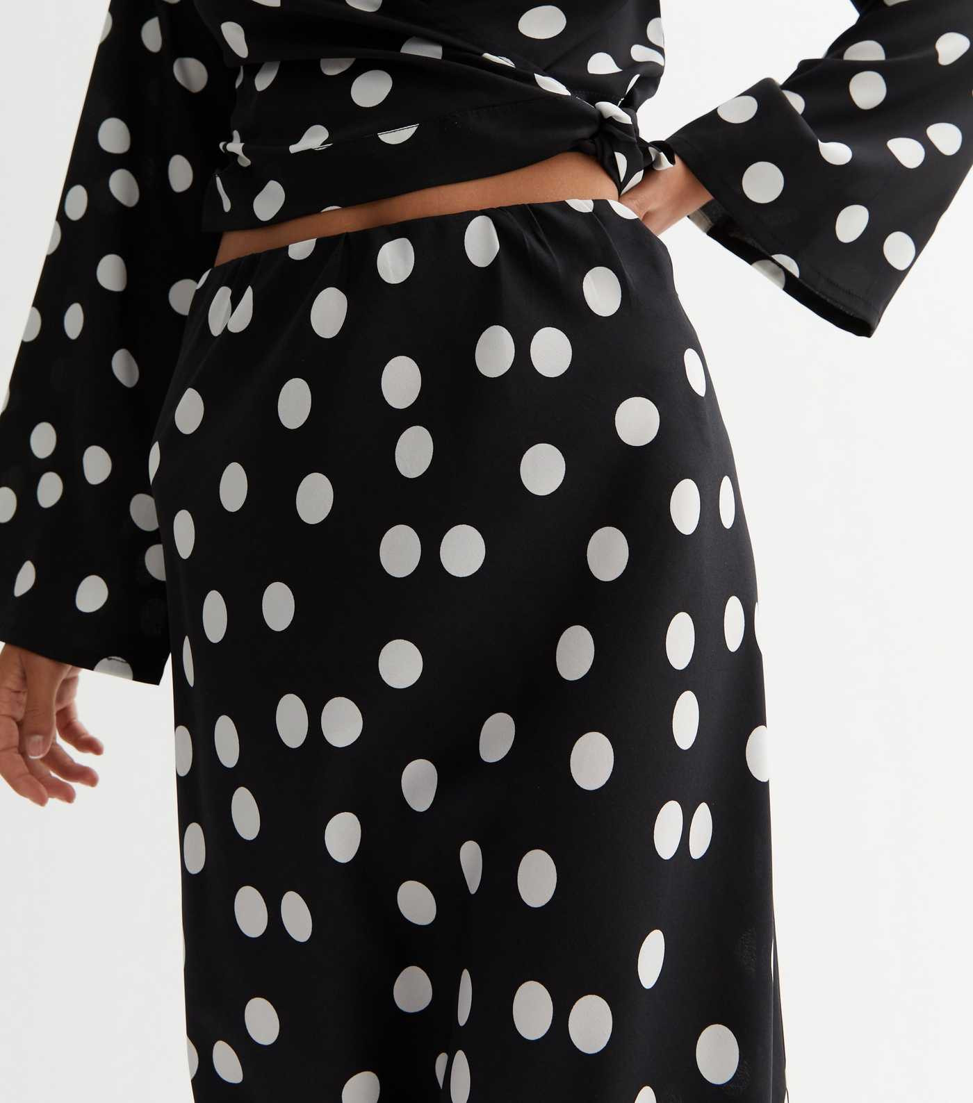 Black Large Spot Midaxi Skirt
						
						Add to Saved Items
						Remove from Saved Items | New Look (UK)