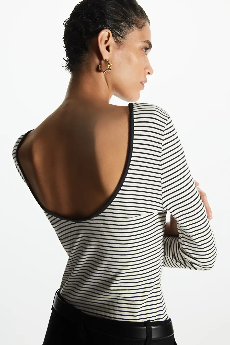 GESTREIFTES LANGARMSHIRT MIT TIEFEM AUSSCHNITT | COS (EU)