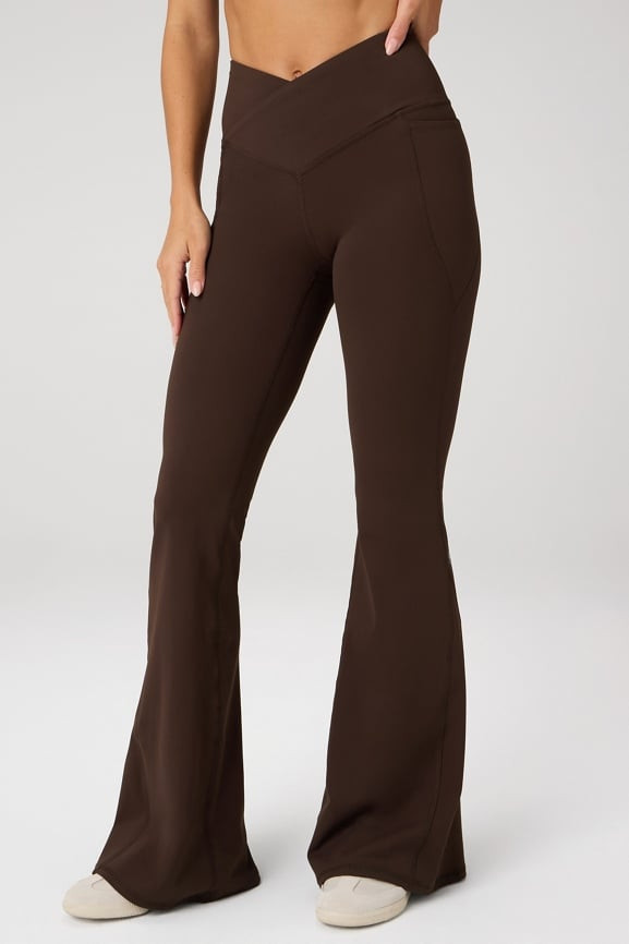 Oasis PureLuxe High-Waist Schlaghose mit überkreuztem Bund | Fabletics Europe