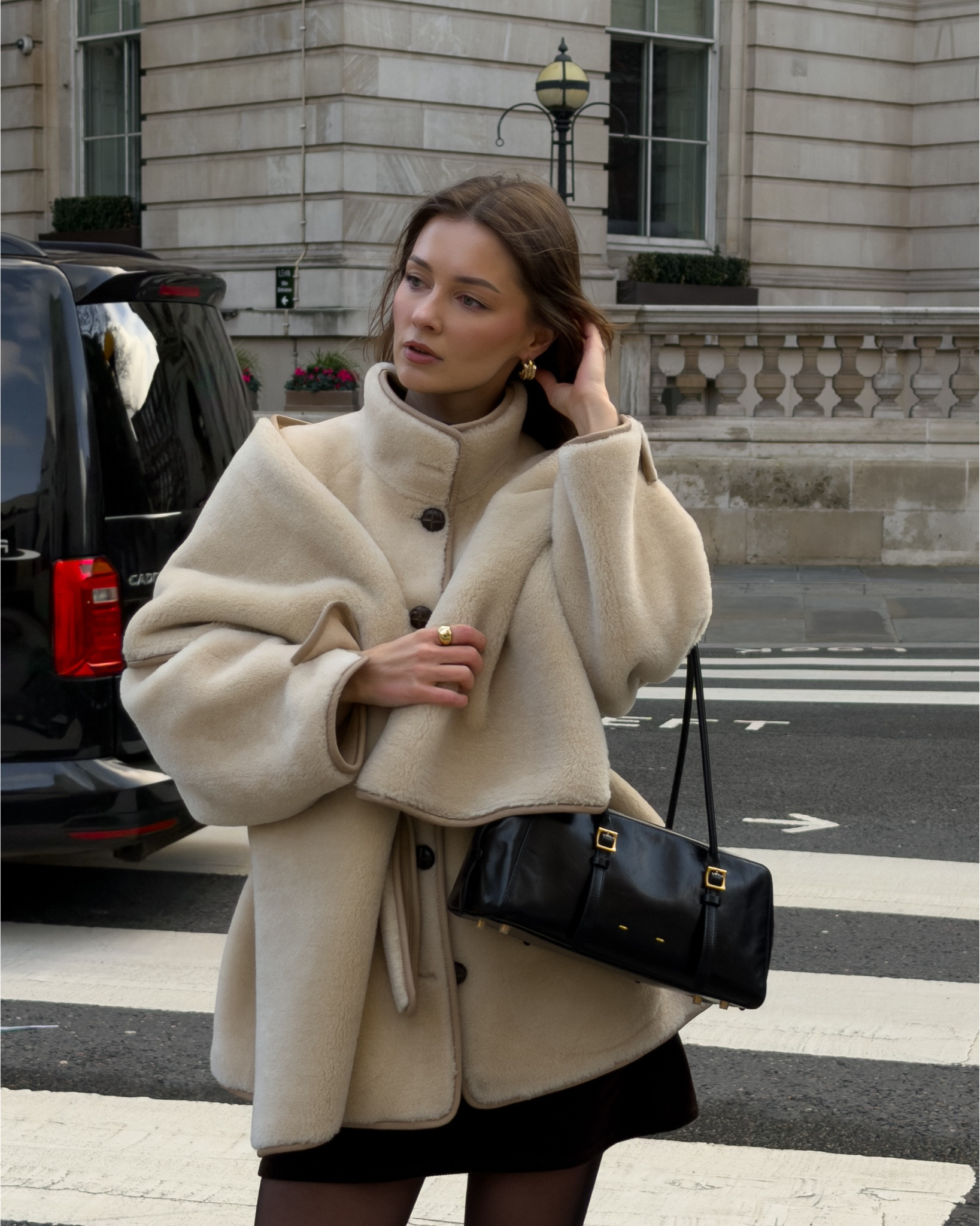 Reversible coat with a scarf 🧣 

#LTKeurope #LTKuk #LTKwinter