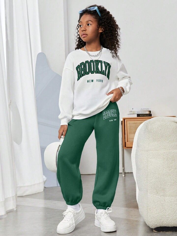 SHEIN Kids Cooltwn Tween Girl Letter Graphic Drop Shoulder Sweatshirt & Sweatpants | SHEIN