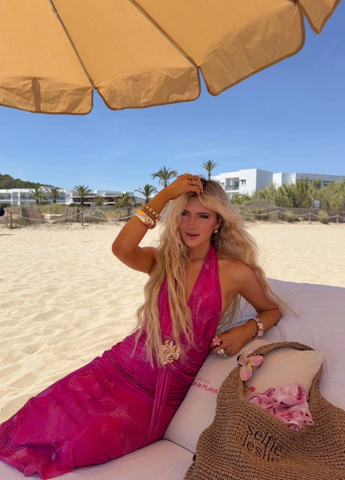 Dream dress, dream euro vacation 🌸🐚🌞

Pink maxi dress, summer maxi dress, plunge maxi dress,

#LTKgrwm #LTKootd