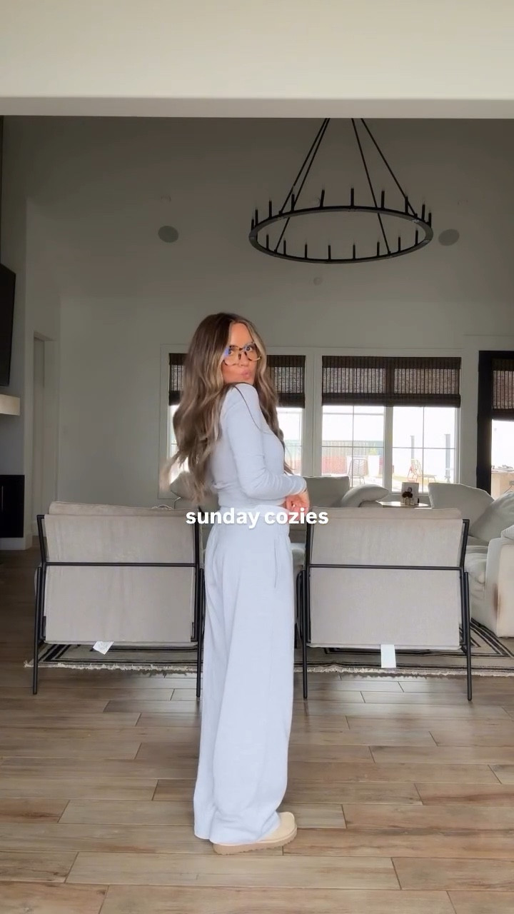 My favorite set from Aritzia right now! Wearing a size small in top and bottoms! So good for lounging and traveling 

#facebook

#LTKStyleTip #LTKFindsUnder100 #LTKPetite