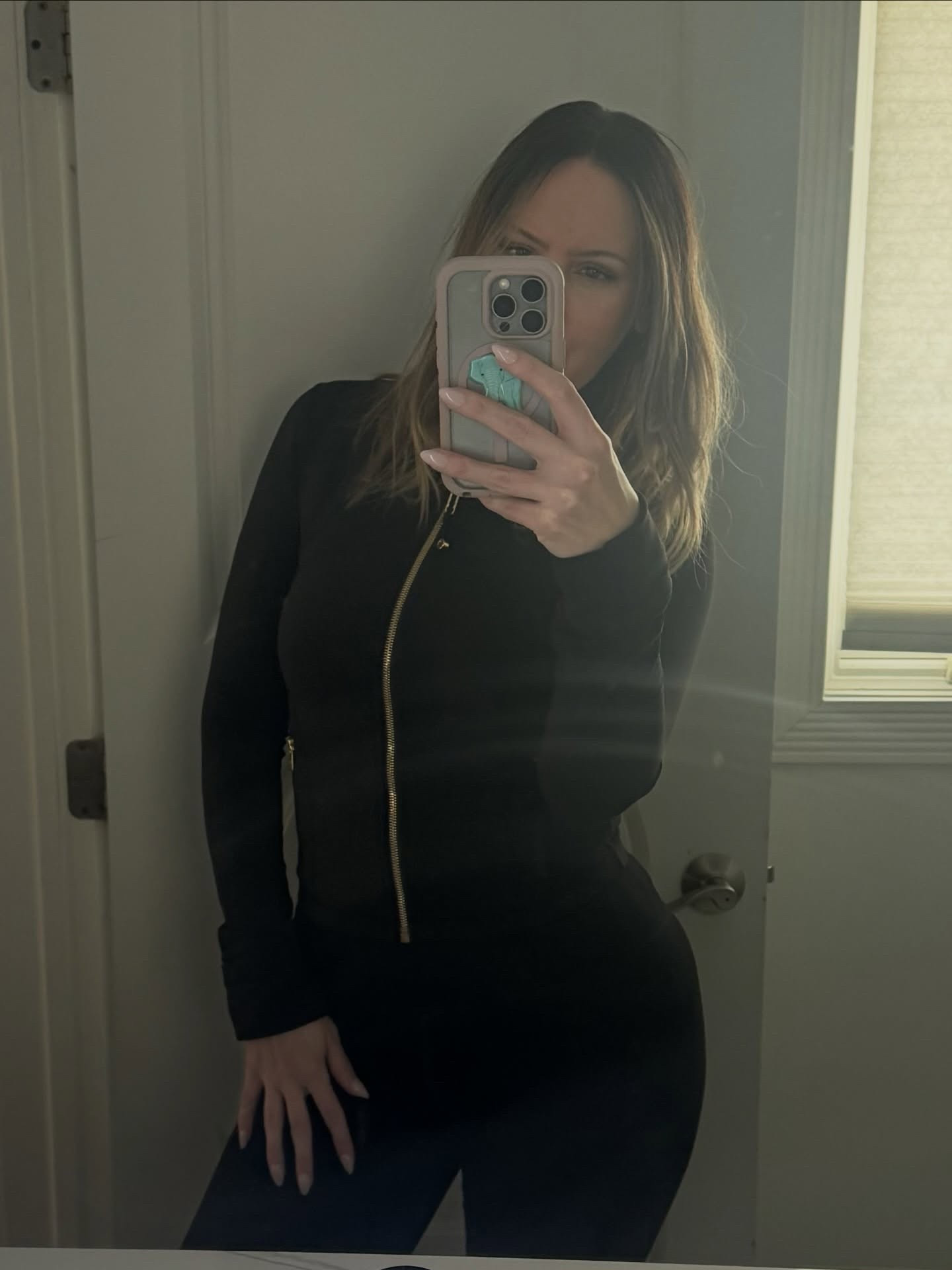 Happy Monday… aka leg day 😁 my favorite and most comfortable gym fit #noslacking #legday #happymonday #letsgetitdone #musclemommy

#LTKootd #LTKfitnessgoals #LTKgrwm
