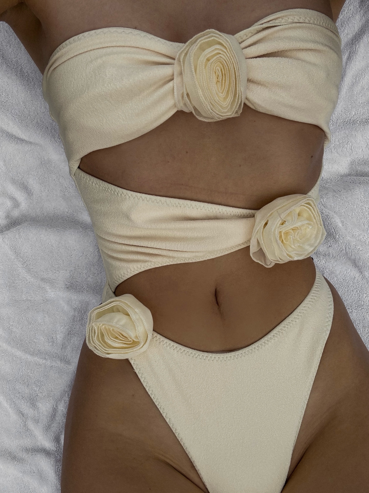 Swimsuits with flowers.
Rose 3d flower bandeau cut-out one piece. Flower bikini.
Size small. 

#white#rose#floralbikini#cutout#rosebikini

#LTKstyletip