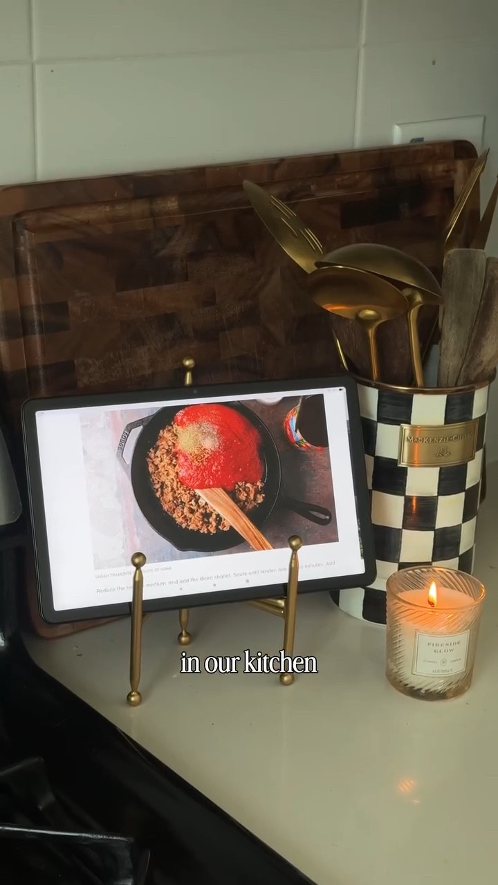 A lot of fake looking floral… AND A LOT OF REAL this Spring!! 🤭 Michaels what to buy and avoid. Let me know which store we should take on next. Any of these that you would grab?? 

ONLY if you are looking for links - comment SHOP (no spam on this side of the internet)♥️♥️

#michaels #michaelscraftstore #springhomedecor