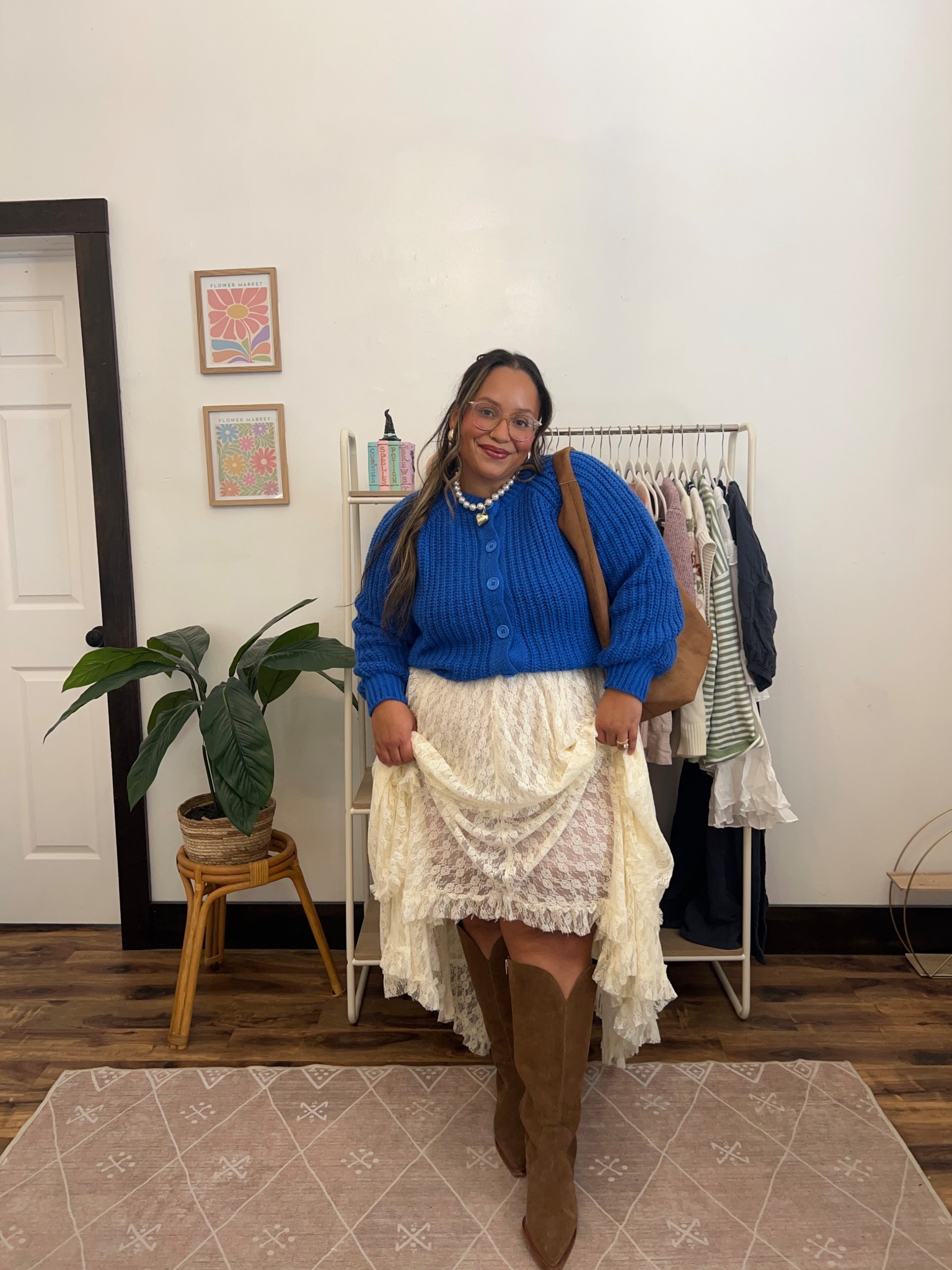 Cutie fall outfit Inspo on a size 16 
Cardi - L 
Skirt - XXL
Boots - 8.5 extra wide 