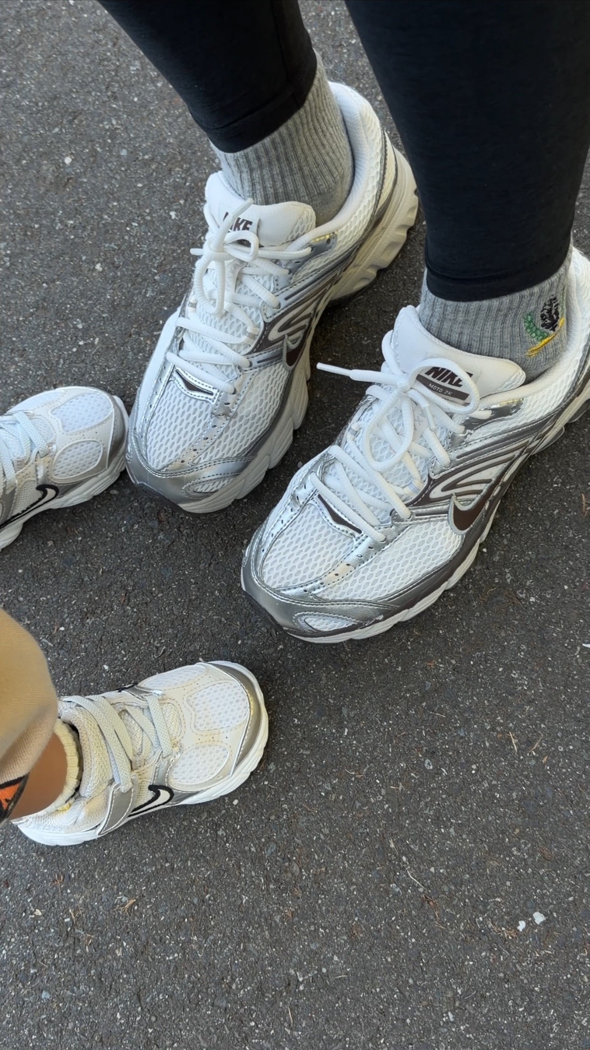 Matching shoess with atlas 