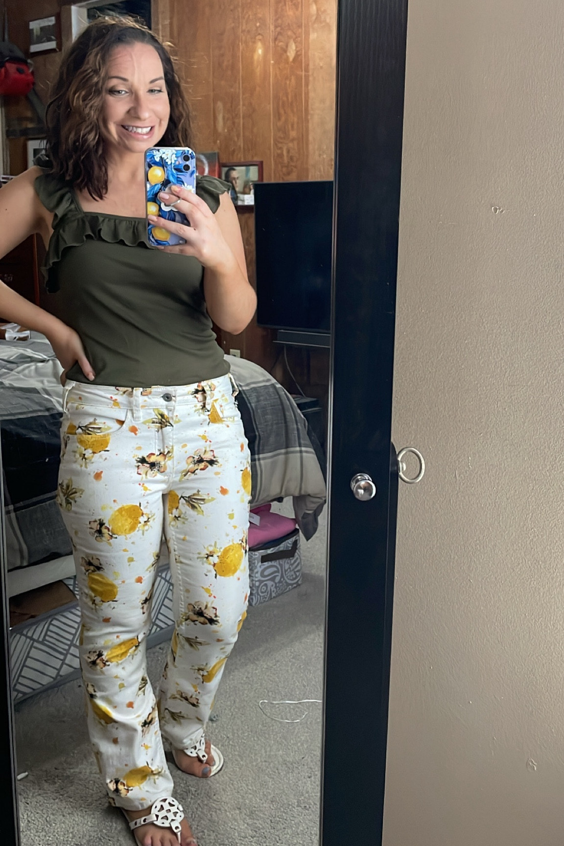 Cute end of summer outfit 
Wearing size 27 in jeans -
Linked exact 

Top Amazon size small 

#LTKFindsUnder50 #LTKFallSale #LTKStyleTip