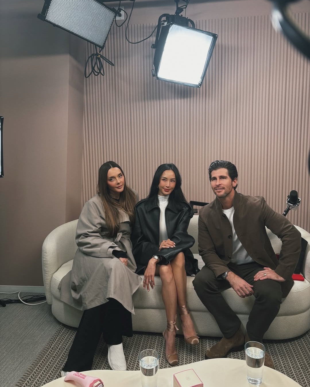 “Ugh…I don’t want to date” 🤣 Set the bar high. We don’t need a man … we choose one. We earn, we create, we’re whole. So ask yourself: is he additive or just there… any girls feel me on this one??

These Louboutin ballet heels are so stunning! 🩰

#LTKootd