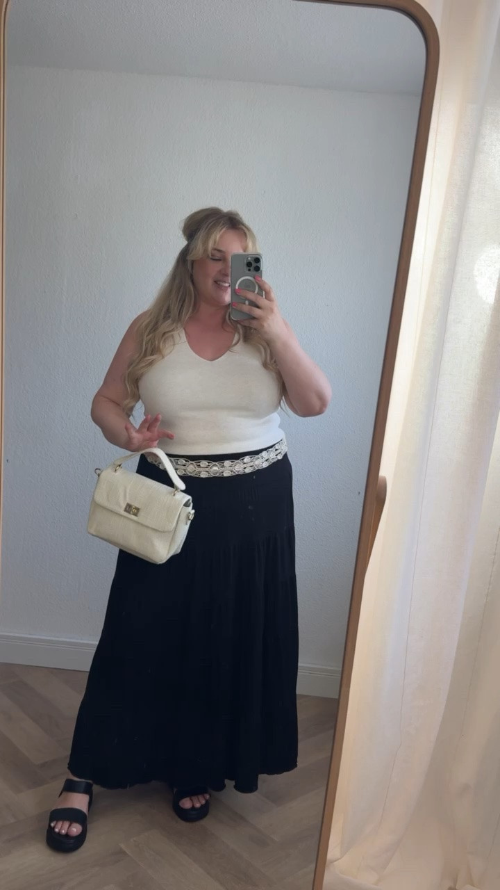 Sommeroutfit 💗🌸

25 % sparen bei Lascana mit dem Code: Sandra25 (gültig vom 04.06.26-05.06.26)

#plussizefashion #sommeroutfit #maxirock #curvy #summerdress #lascana

#LTKdeutschland #LTKplussize #LTKsummer