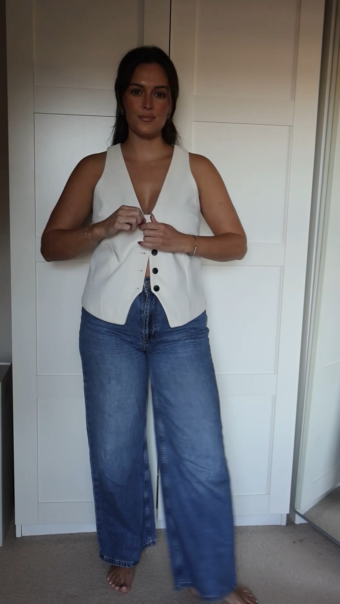 Autumn outfit staples: a neutral blazer and waist coat with a wide leg pair of blue jeans. 

 

#LTKuk #LTKeurope #LTKautumn